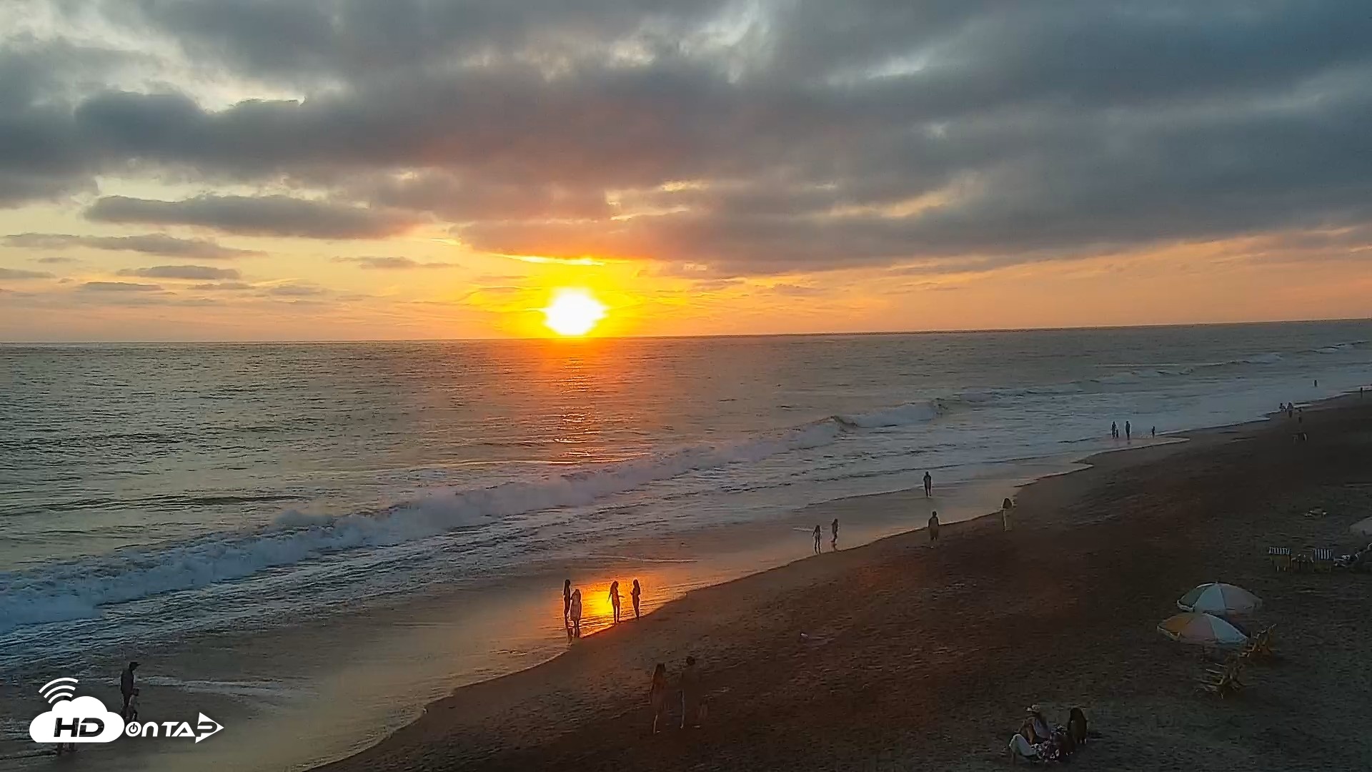 Snapshot of Carlsbad Beach Surf Live Webcam taken Aug 16, 2026, 7:28pm PDT