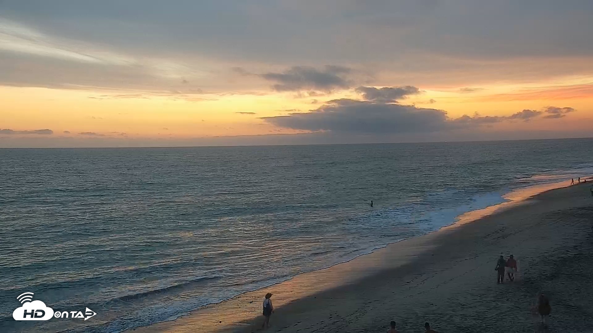 Snapshot of Carlsbad Beach Surf Live Webcam taken Aug 10, 2026, 7:58pm PDT
