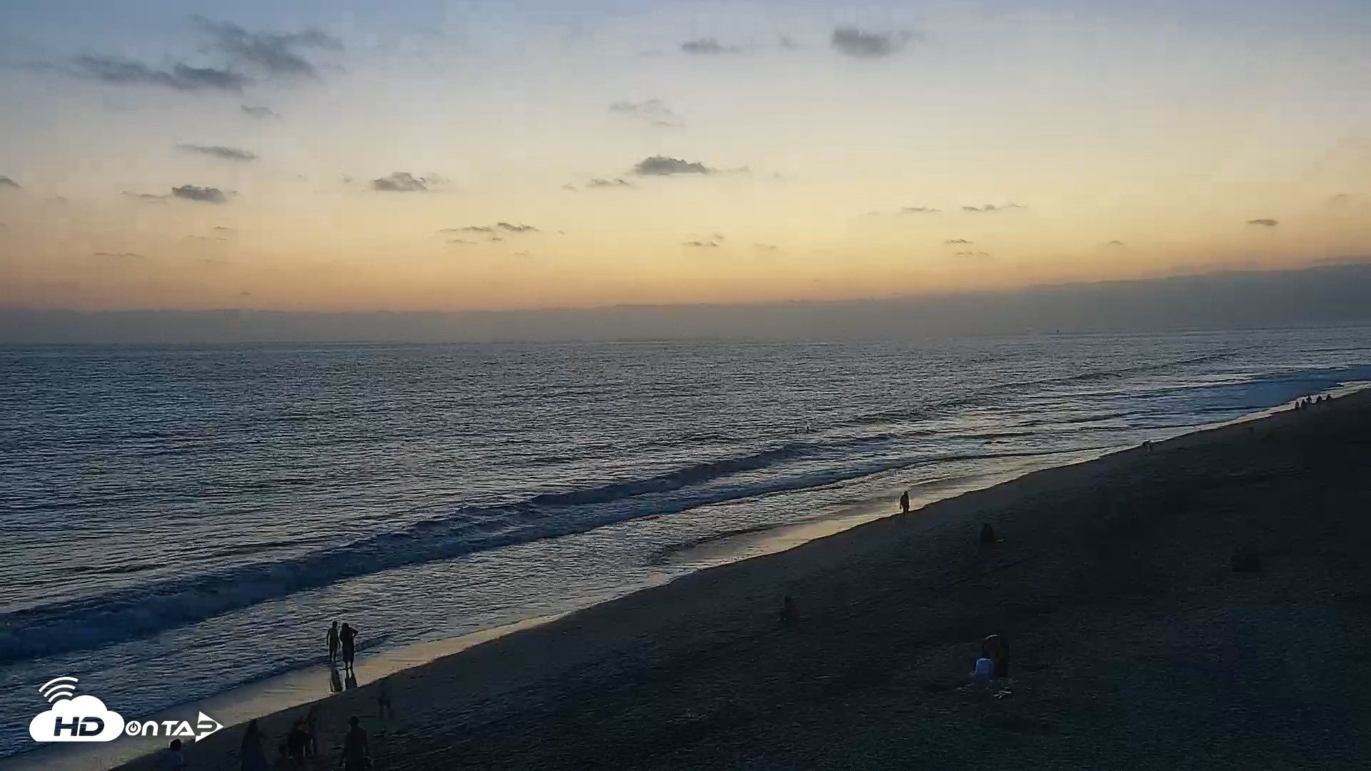 Snapshot of Carlsbad Beach Surf Live Webcam taken Aug 4, 2026, 8:09pm PDT