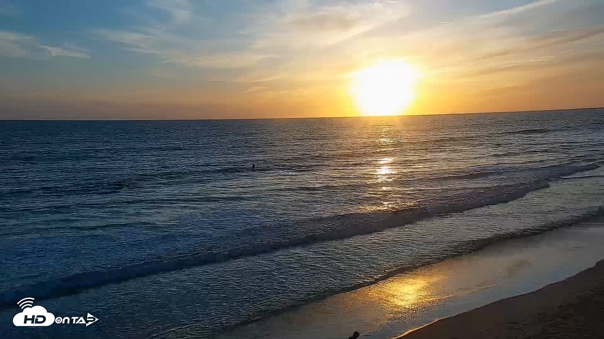 Snapshot of Carlsbad Beach Surf Live Webcam taken Apr 23, 2026, 7:15pm PDT
