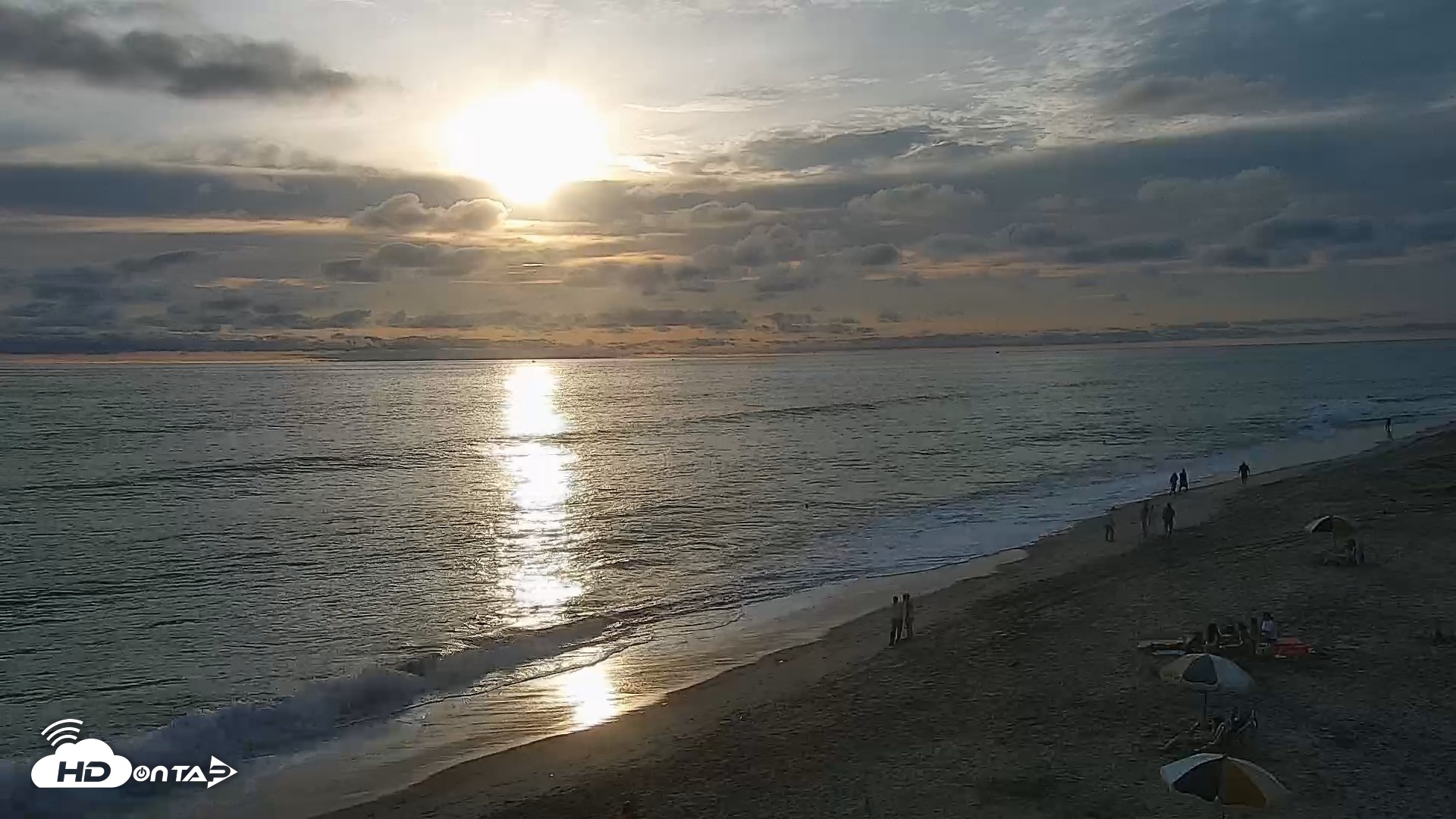 Snapshot of Carlsbad Beach Surf Live Webcam taken Aug 13, 2026, 7:05pm PDT
