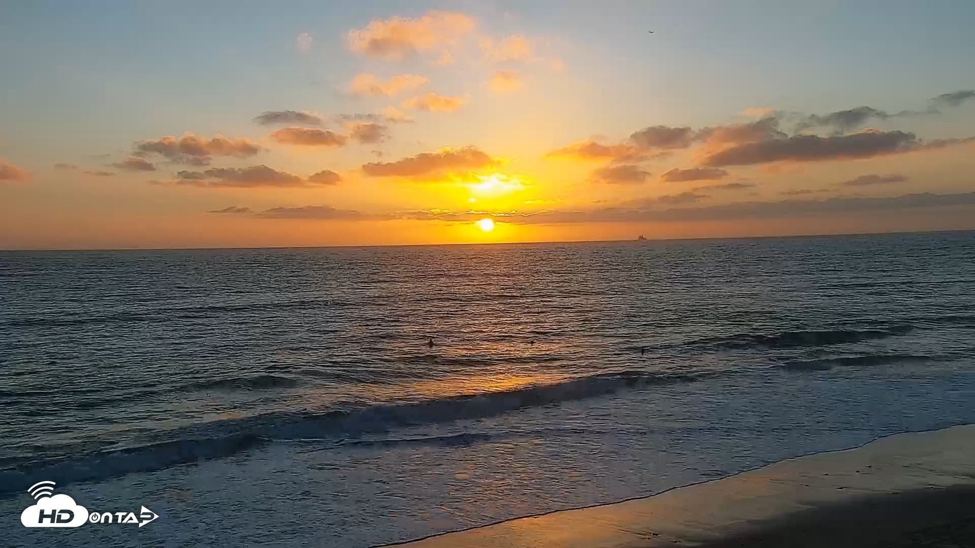 Snapshot of Carlsbad Beach Surf Live Webcam taken Sep 28, 2026, 6:34pm PDT