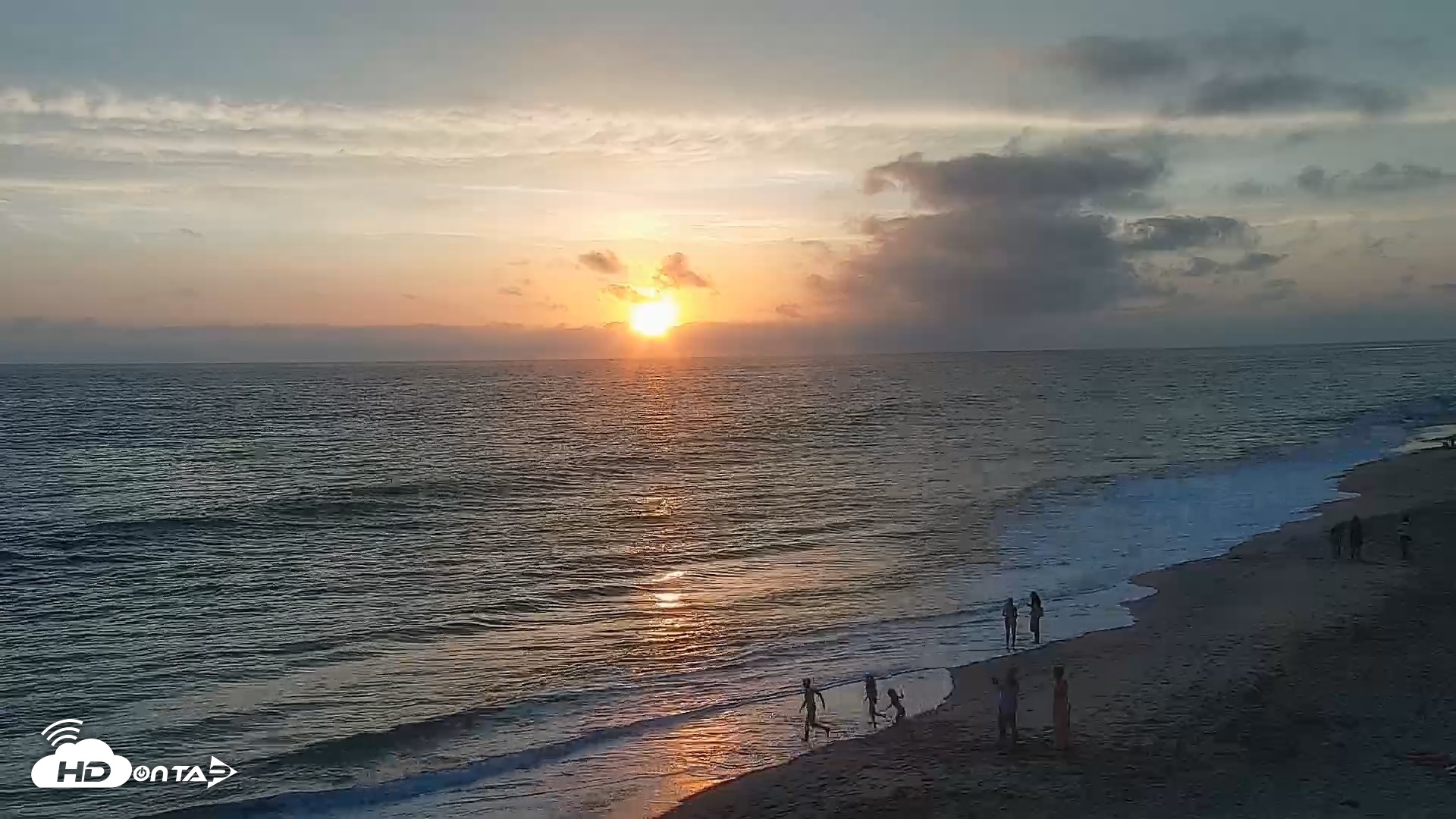 Snapshot of Carlsbad Beach Surf Live Webcam taken Aug 10, 2026, 7:34pm PDT