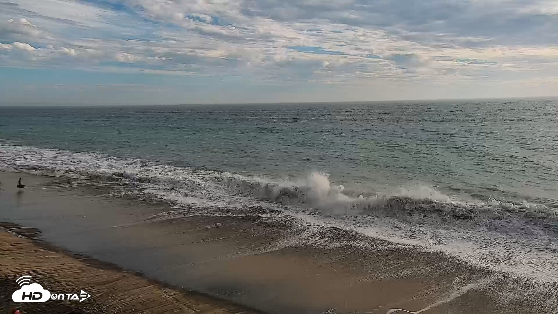 Snapshot of Carlsbad Beach Surf Live Webcam taken Sep 7, 2026, 5:12pm PDT
