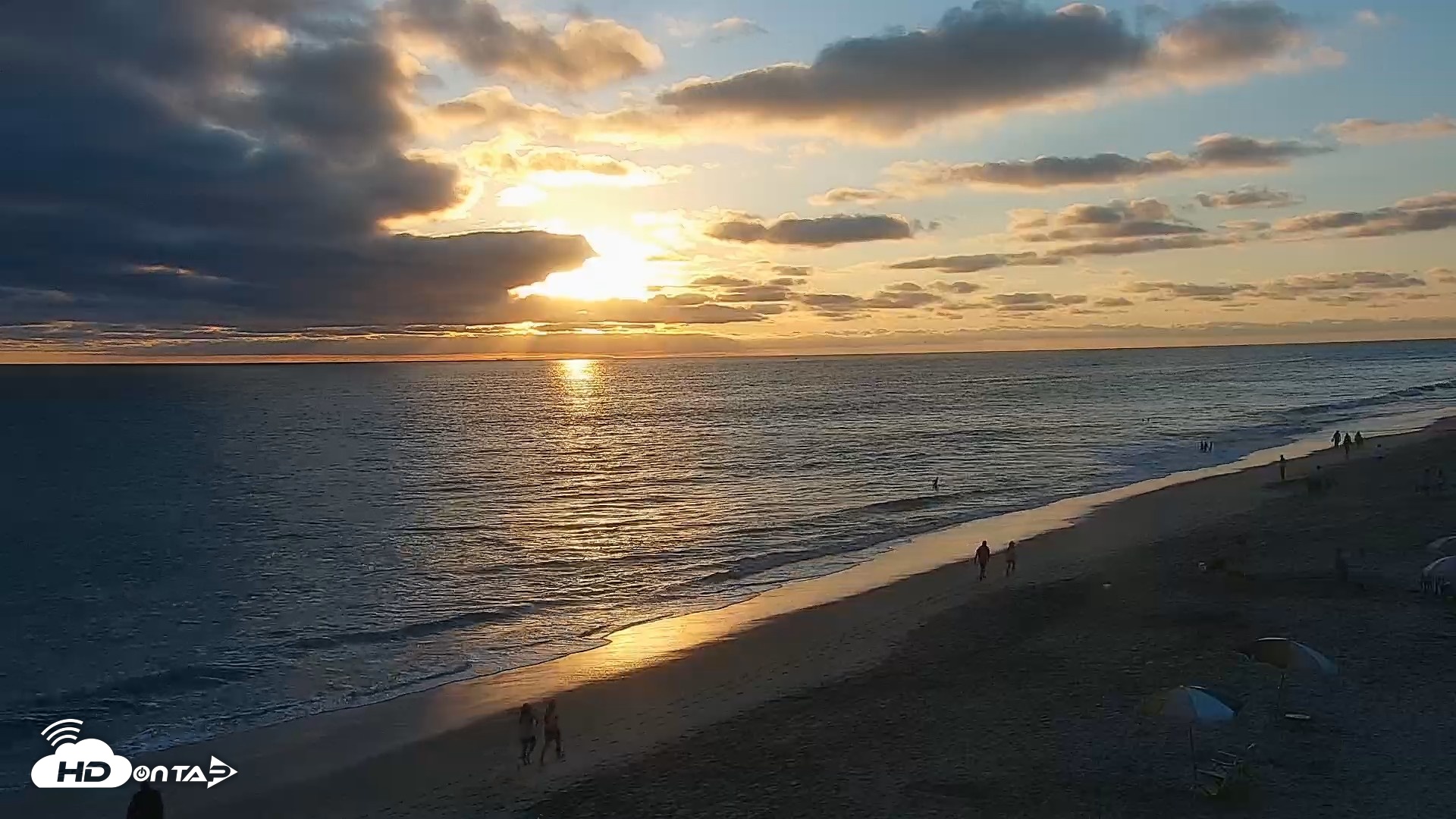Snapshot of Carlsbad Beach Surf Live Webcam taken Aug 14, 2026, 7:19pm PDT