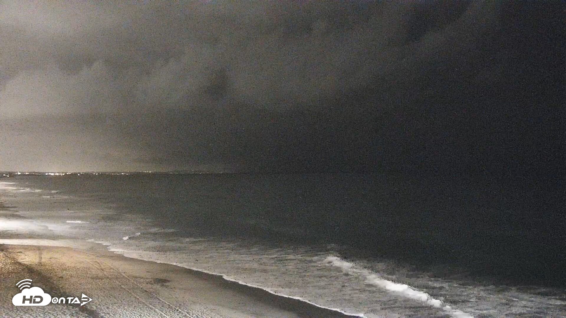 Snapshot of Carlsbad Beach Surf Live Webcam taken Sep 17, 2026, 1:06am PDT
