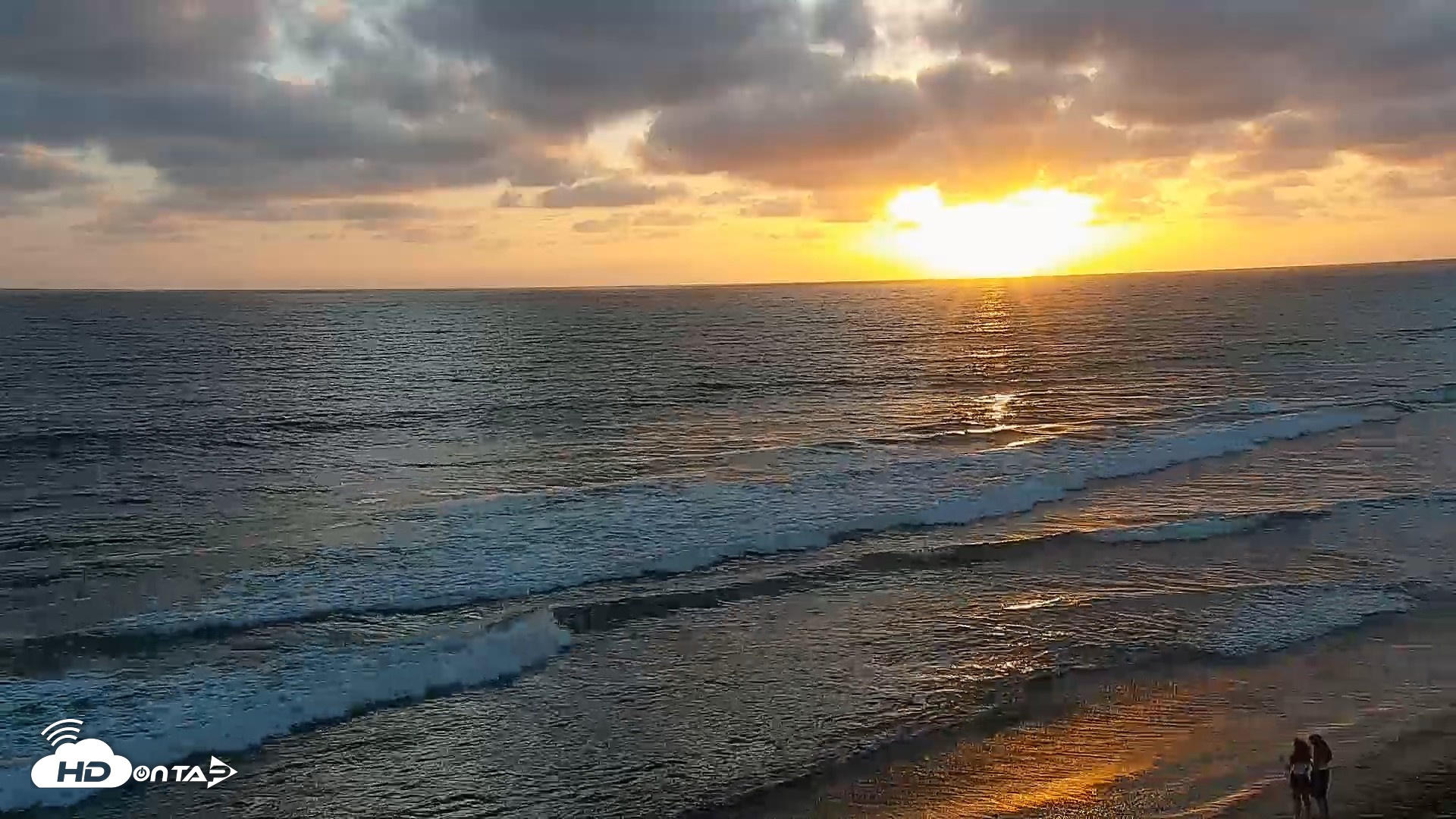 Snapshot of Carlsbad Beach Surf Live Webcam taken Apr 29, 2026, 7:20pm PDT
