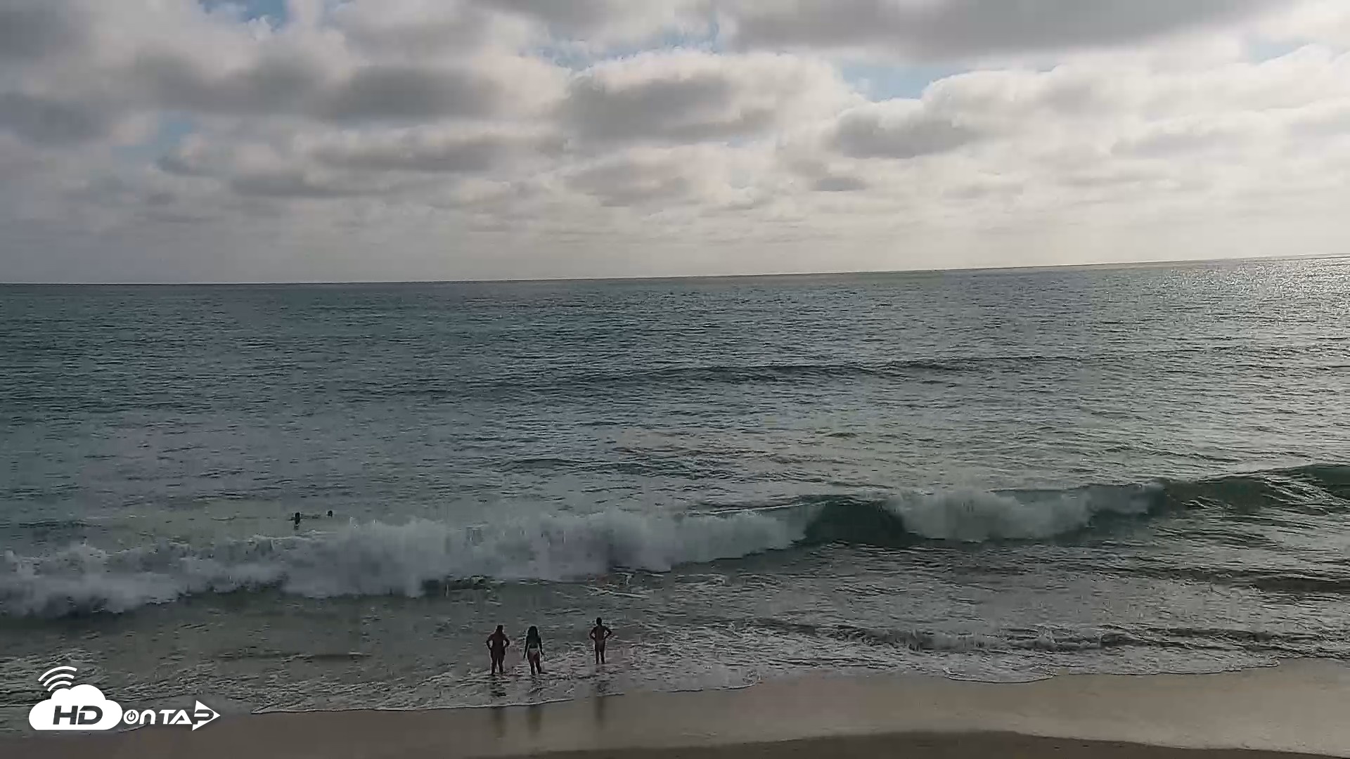 Snapshot of Carlsbad Beach Surf Live Webcam taken Aug 12, 2026, 5:12pm PDT