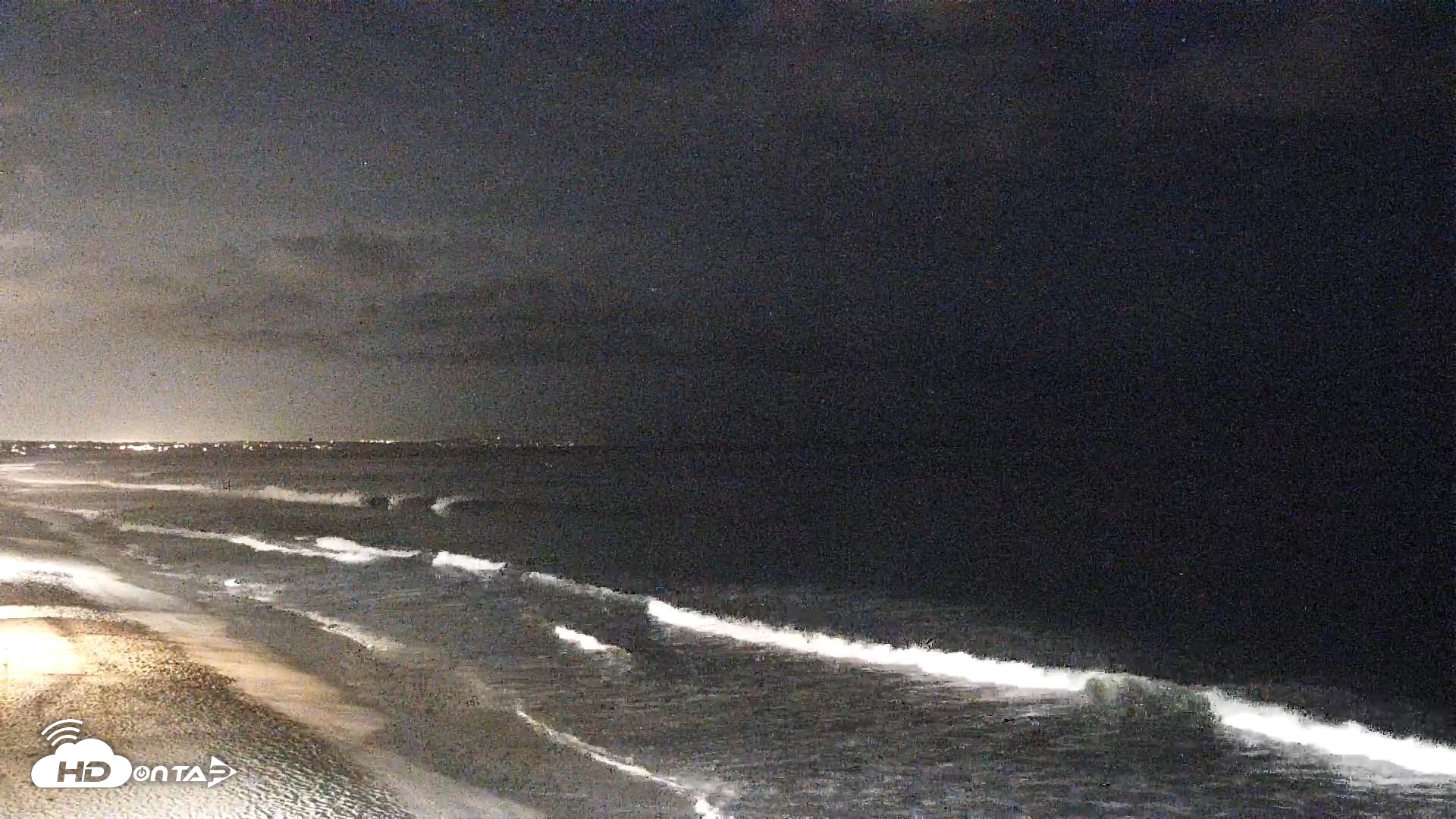 Snapshot of Carlsbad Beach Surf Live Webcam taken Apr 24, 2026, 5:09am PDT