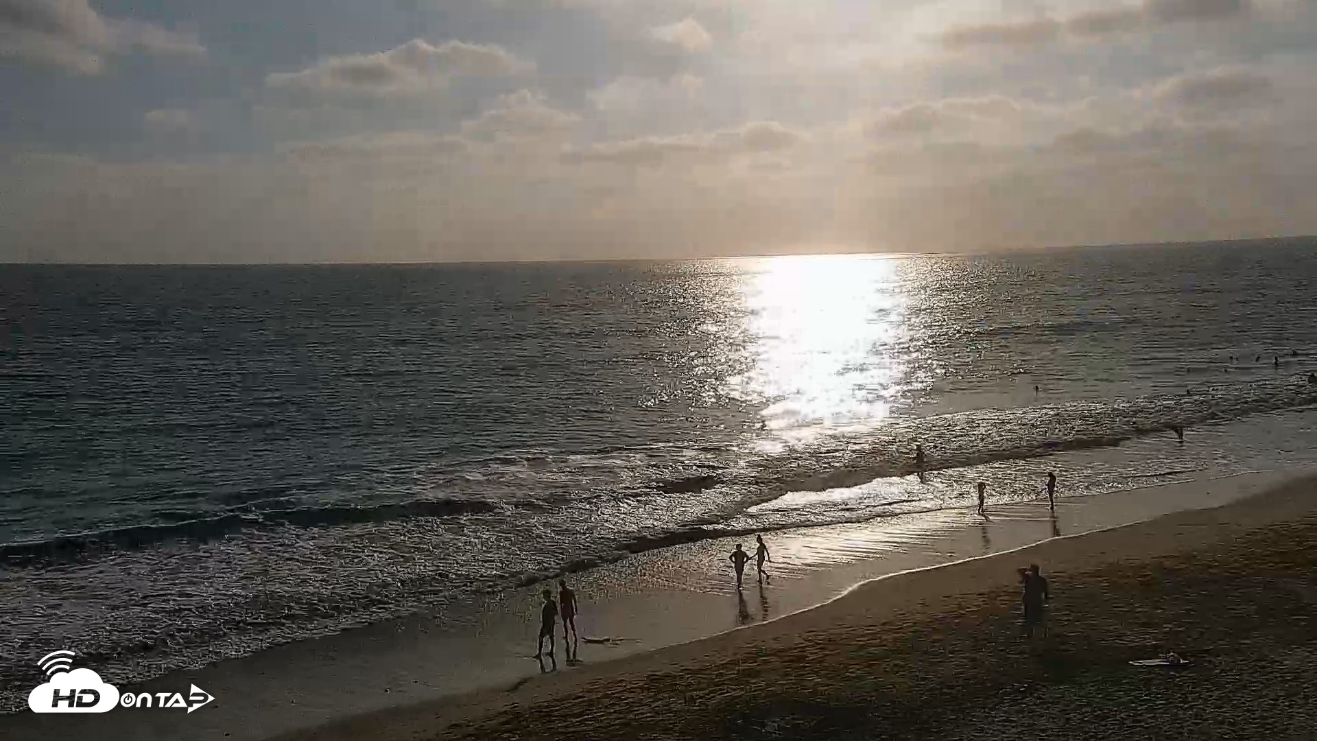 Snapshot of Carlsbad Beach Surf Live Webcam taken Aug 4, 2026, 6:11pm PDT