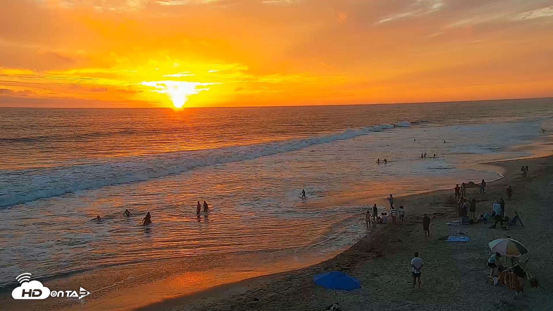 Snapshot of Carlsbad Beach Surf Live Webcam taken Sep 1, 2025, 7:11pm PDT