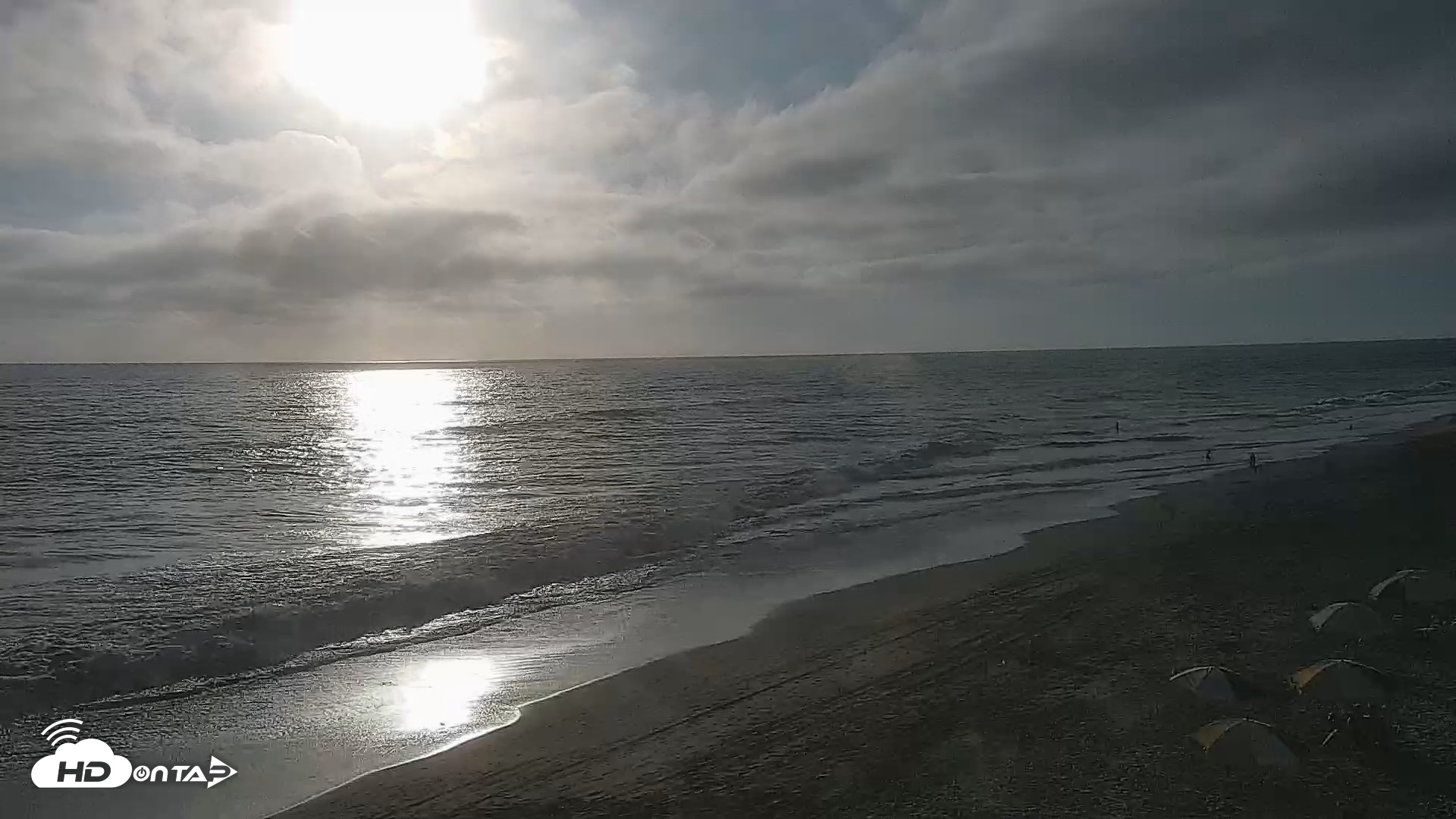 Snapshot of Carlsbad Beach Surf Live Webcam taken Aug 17, 2026, 6:32pm PDT