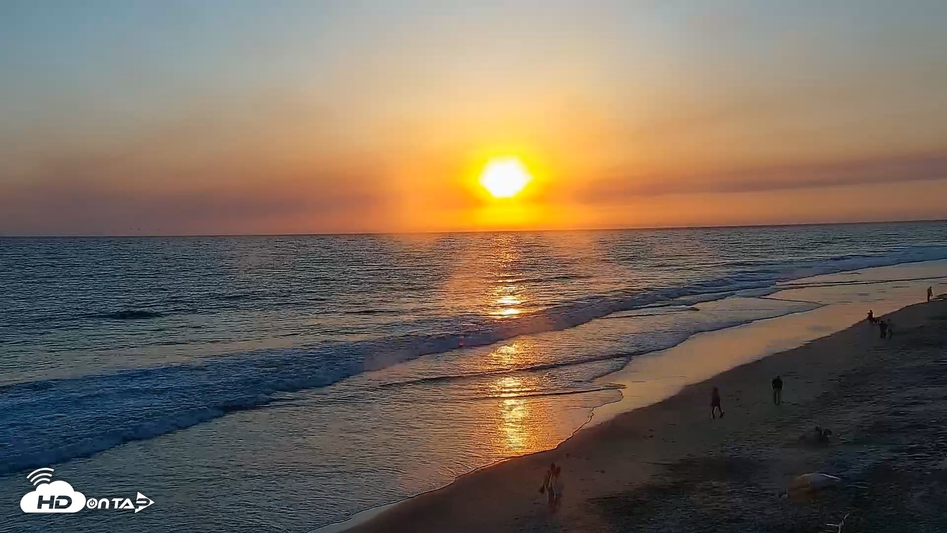 Snapshot of Carlsbad Beach Surf Live Webcam taken May 19, 2026, 7:29pm PDT