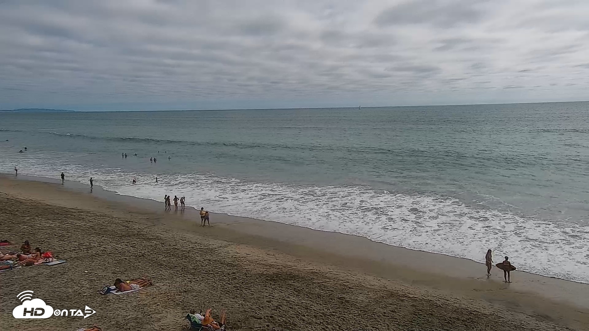 Snapshot of Carlsbad Beach Surf Live Webcam taken Aug 14, 2026, 4:20pm PDT