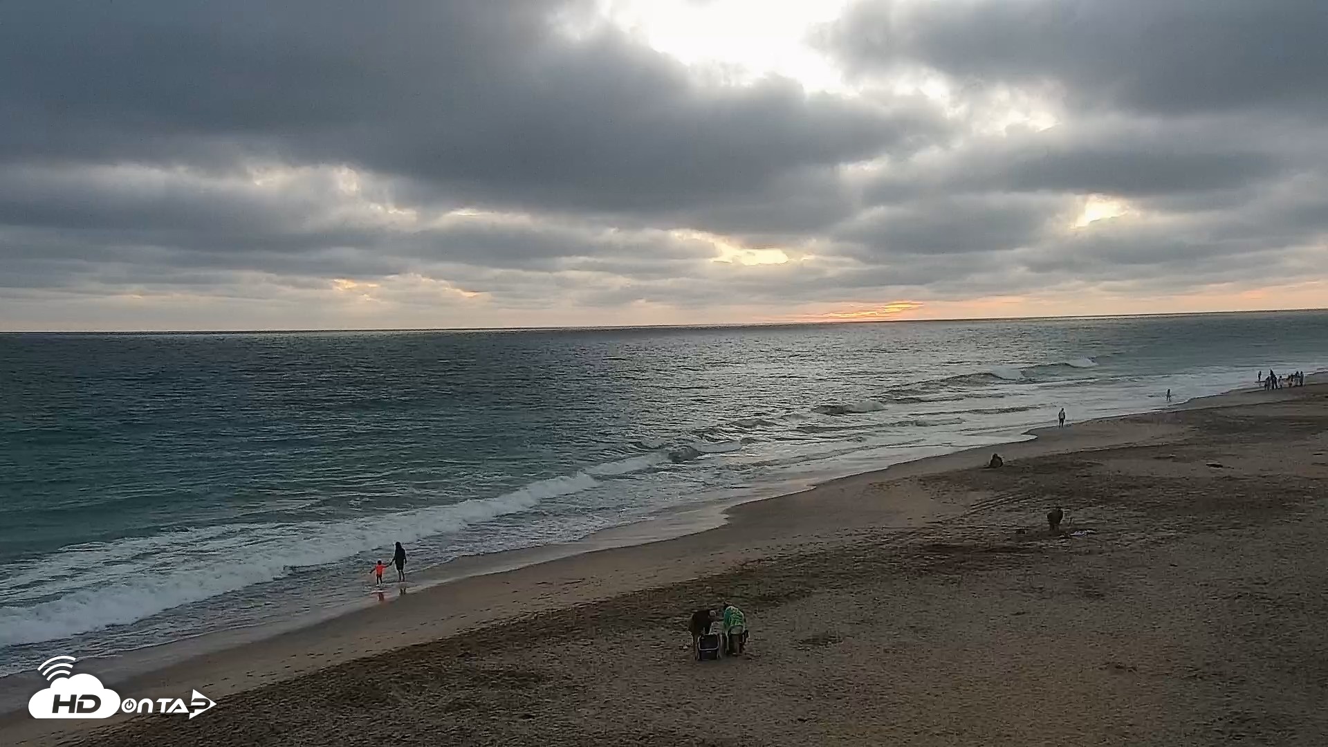 Snapshot of Carlsbad Beach Surf Live Webcam taken Jul 5, 2026, 8:08pm PDT