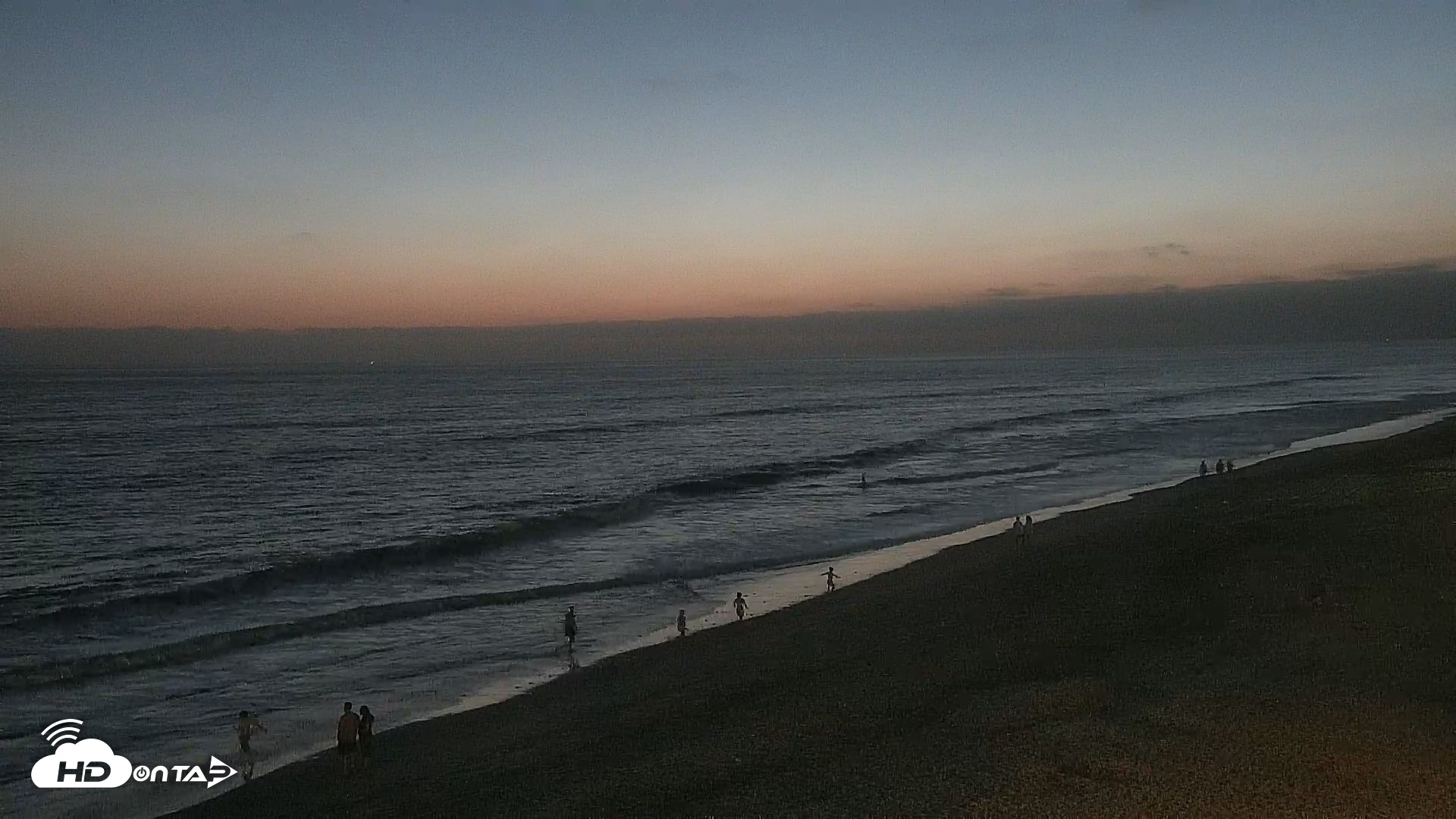 Snapshot of Carlsbad Beach Surf Live Webcam taken Aug 4, 2026, 8:28pm PDT