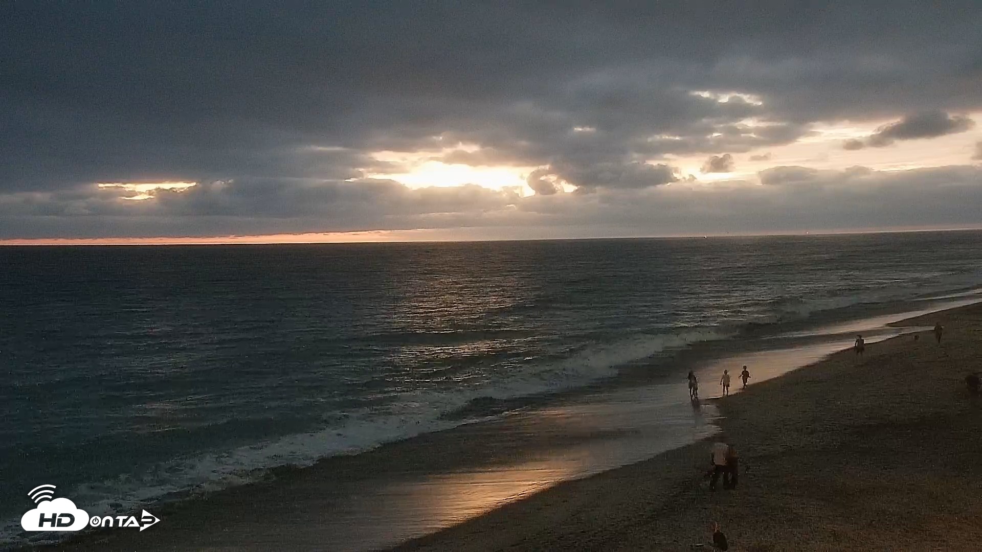 Snapshot of Carlsbad Beach Surf Live Webcam taken Aug 12, 2026, 8:06pm PDT