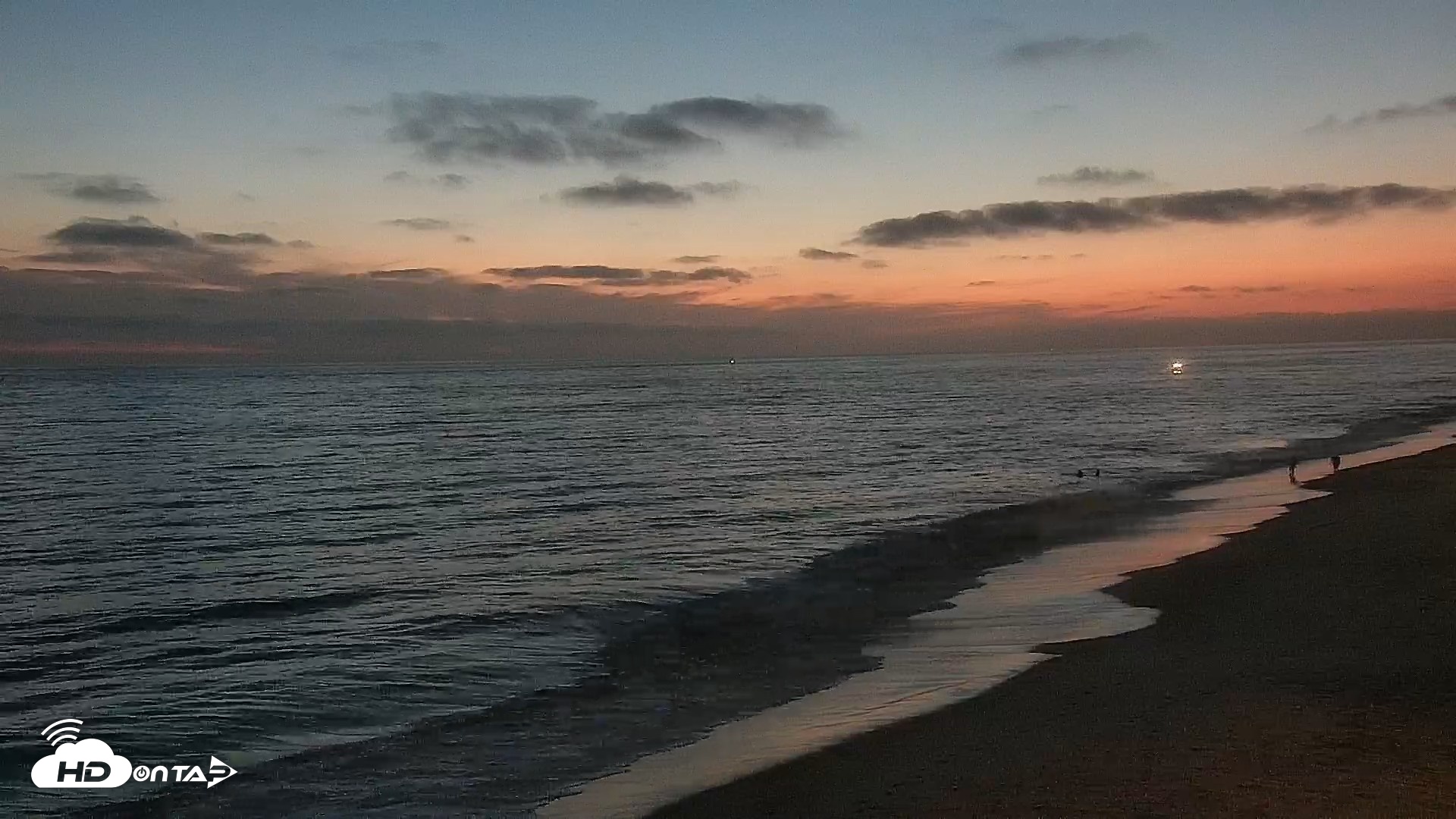 Snapshot of Carlsbad Beach Surf Live Webcam taken Aug 11, 2026, 8:15pm PDT