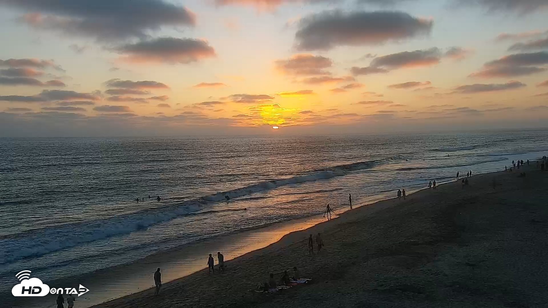 Snapshot of Carlsbad Beach Surf Live Webcam taken Aug 3, 2026, 7:44pm PDT