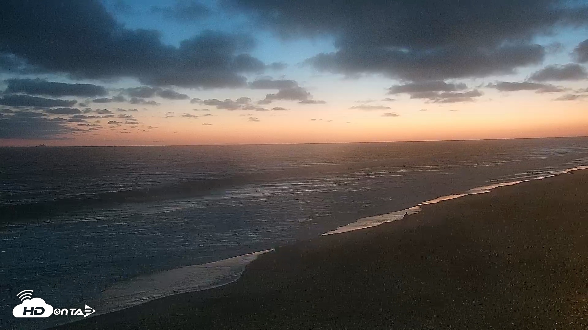 Snapshot of Carlsbad Beach Surf Live Webcam taken Jun 19, 2026, 8:39pm PDT