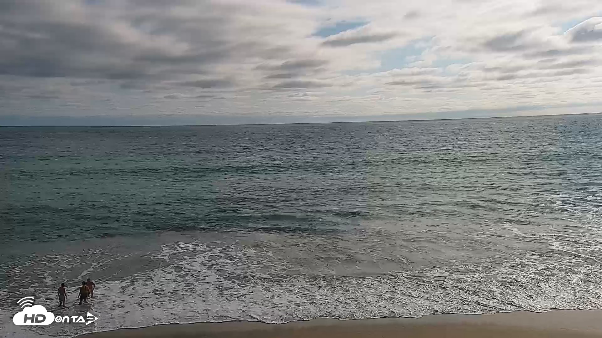 Snapshot of Carlsbad Beach Surf Live Webcam taken Aug 14, 2026, 5:43pm PDT