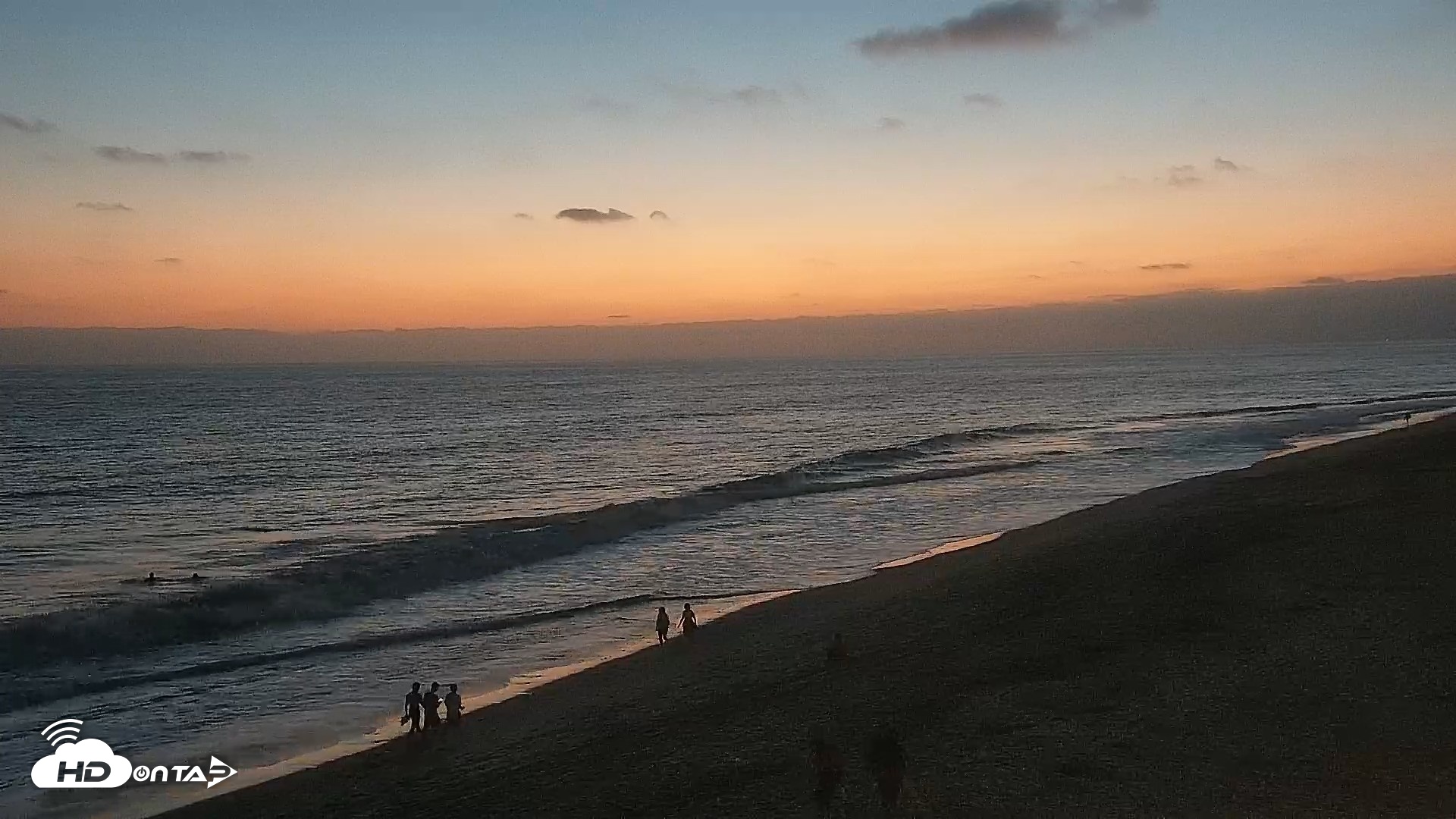 Snapshot of Carlsbad Beach Surf Live Webcam taken Aug 4, 2026, 8:21pm PDT