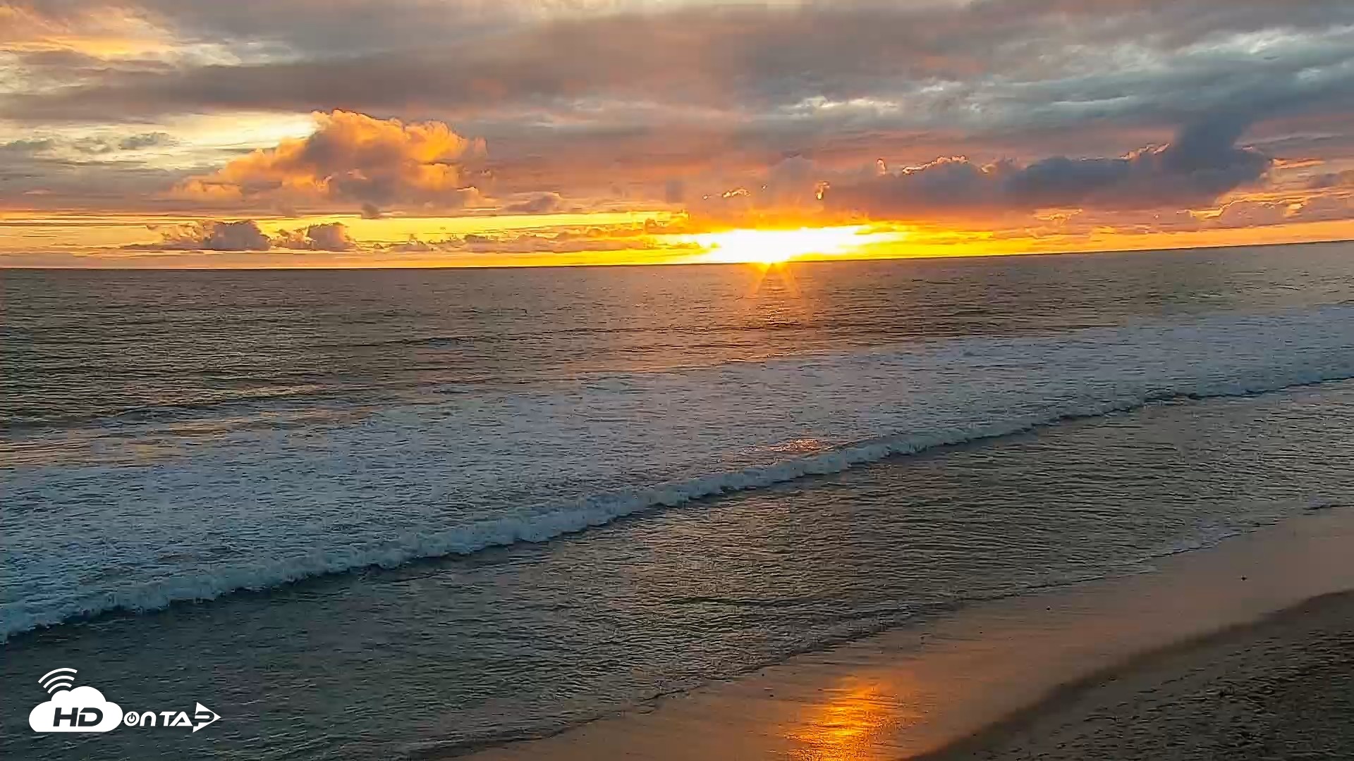 Snapshot of Carlsbad Beach Surf Live Webcam taken Apr 12, 2026, 7:14pm PDT