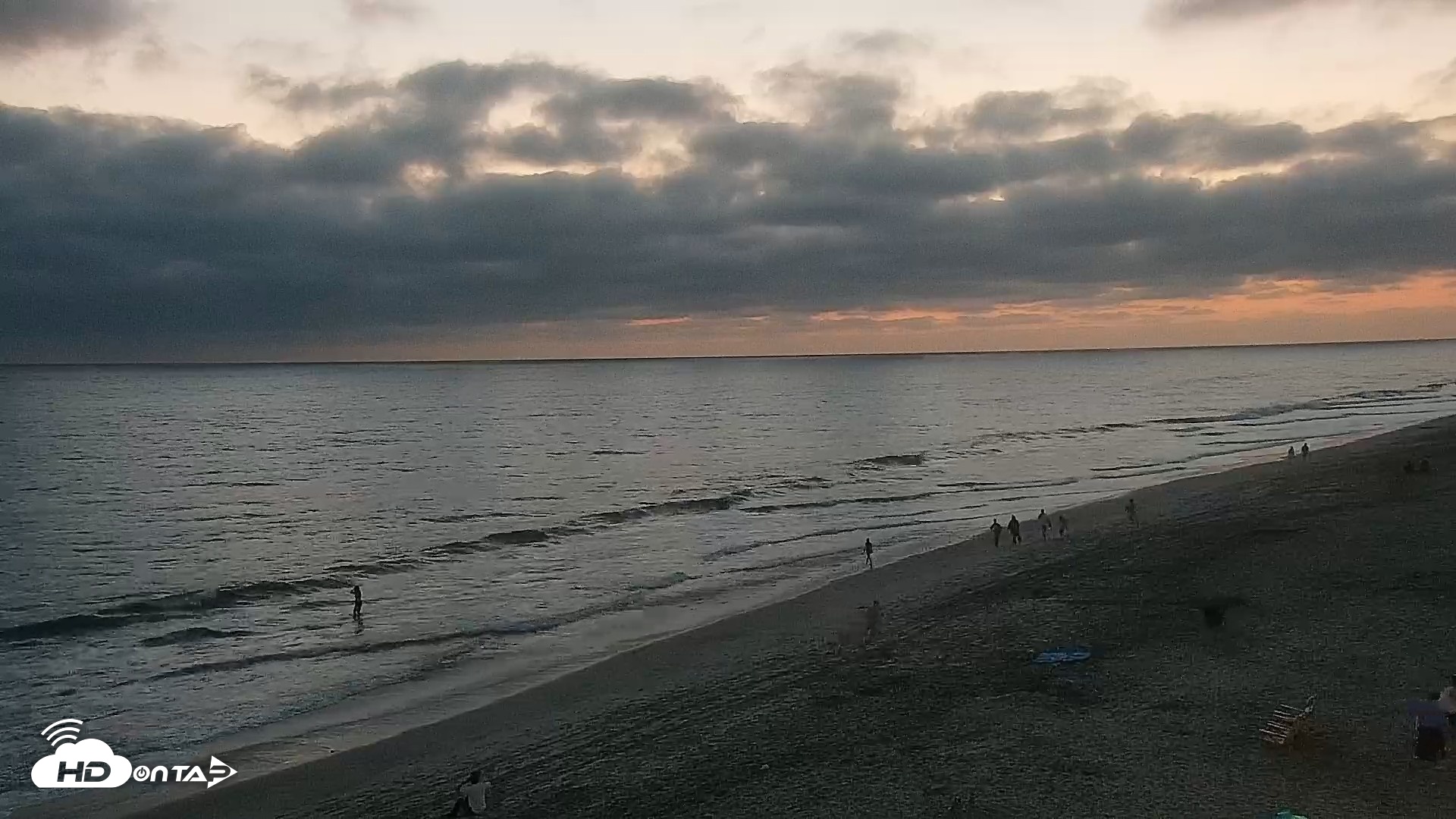 Snapshot of Carlsbad Beach Surf Live Webcam taken Aug 5, 2026, 8:13pm PDT
