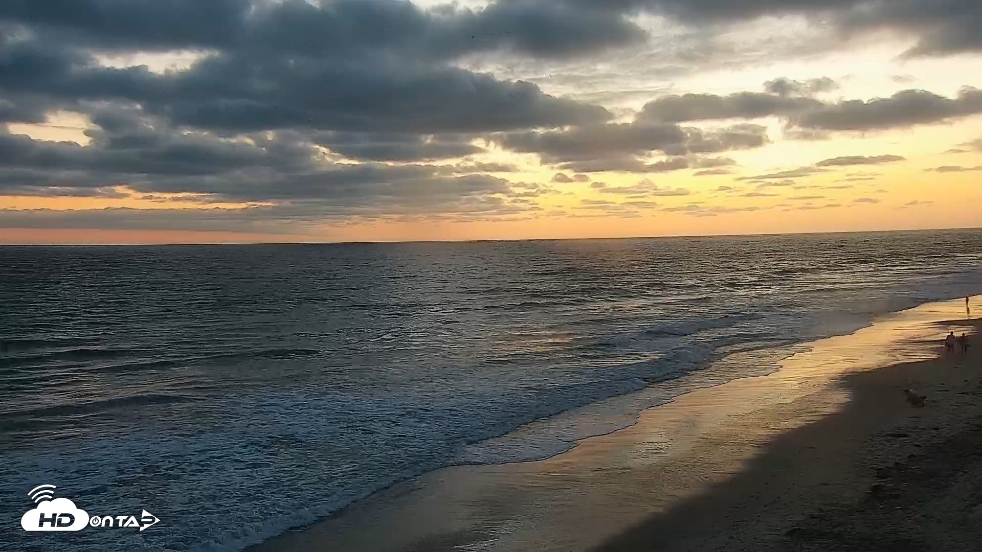 Snapshot of Carlsbad Beach Surf Live Webcam taken May 25, 2026, 8:06pm PDT