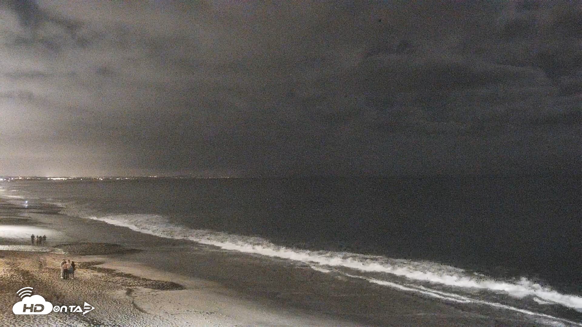 Snapshot of Carlsbad Beach Surf Live Webcam taken Sep 19, 2026, 9:58pm PDT