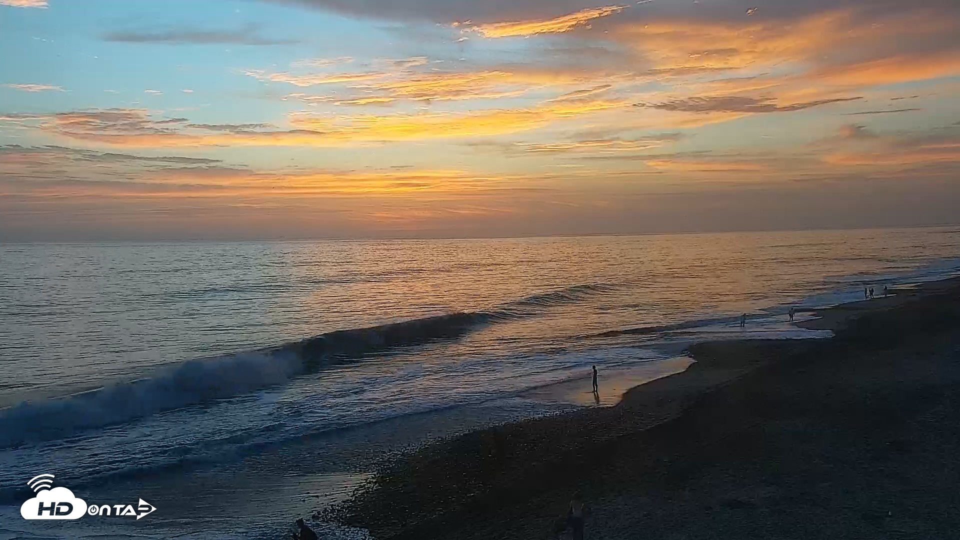 Snapshot of Carlsbad Beach Surf Live Webcam taken Aug 20, 2026, 7:39pm PDT