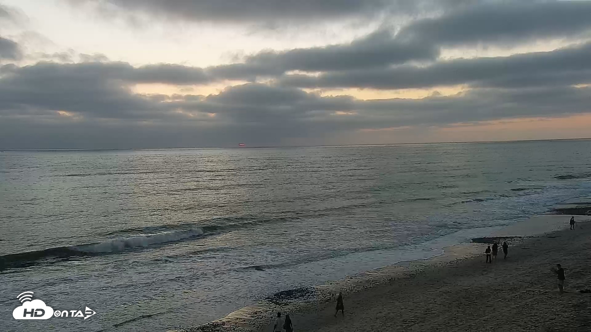 Snapshot of Carlsbad Beach Surf Live Webcam taken Sep 13, 2026, 6:59pm PDT