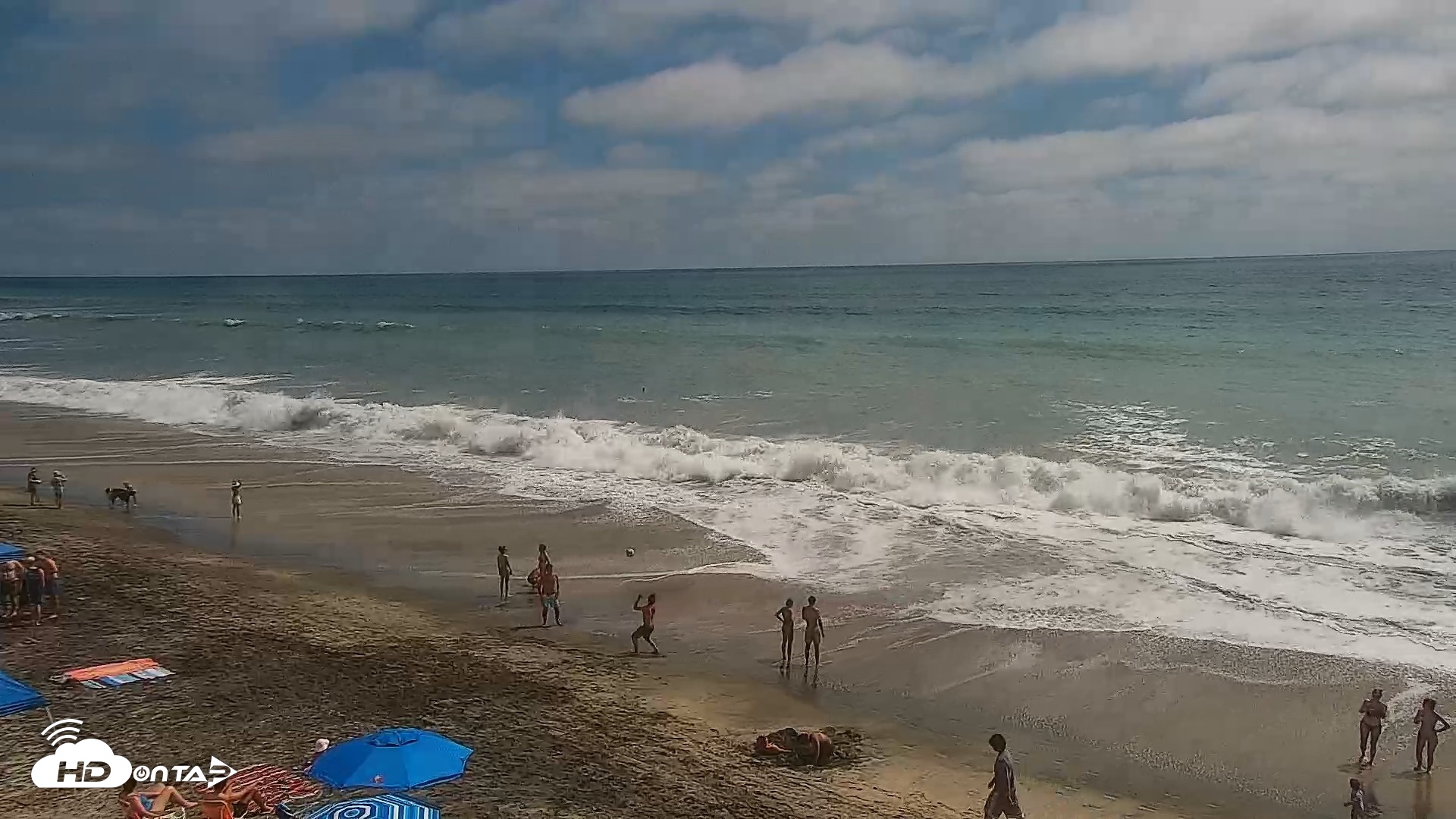 Snapshot of Carlsbad Beach Surf Live Webcam taken Aug 16, 2026, 3:19pm PDT