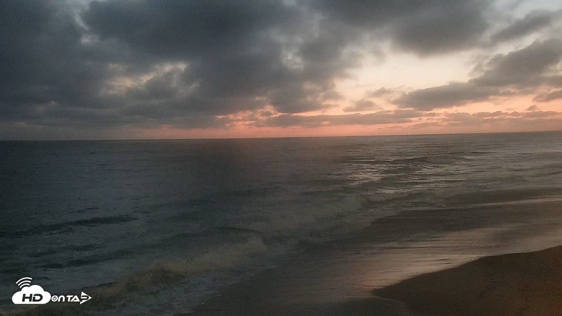 Snapshot of Carlsbad Beach Surf Live Webcam taken Jun 14, 2026, 8:37pm PDT