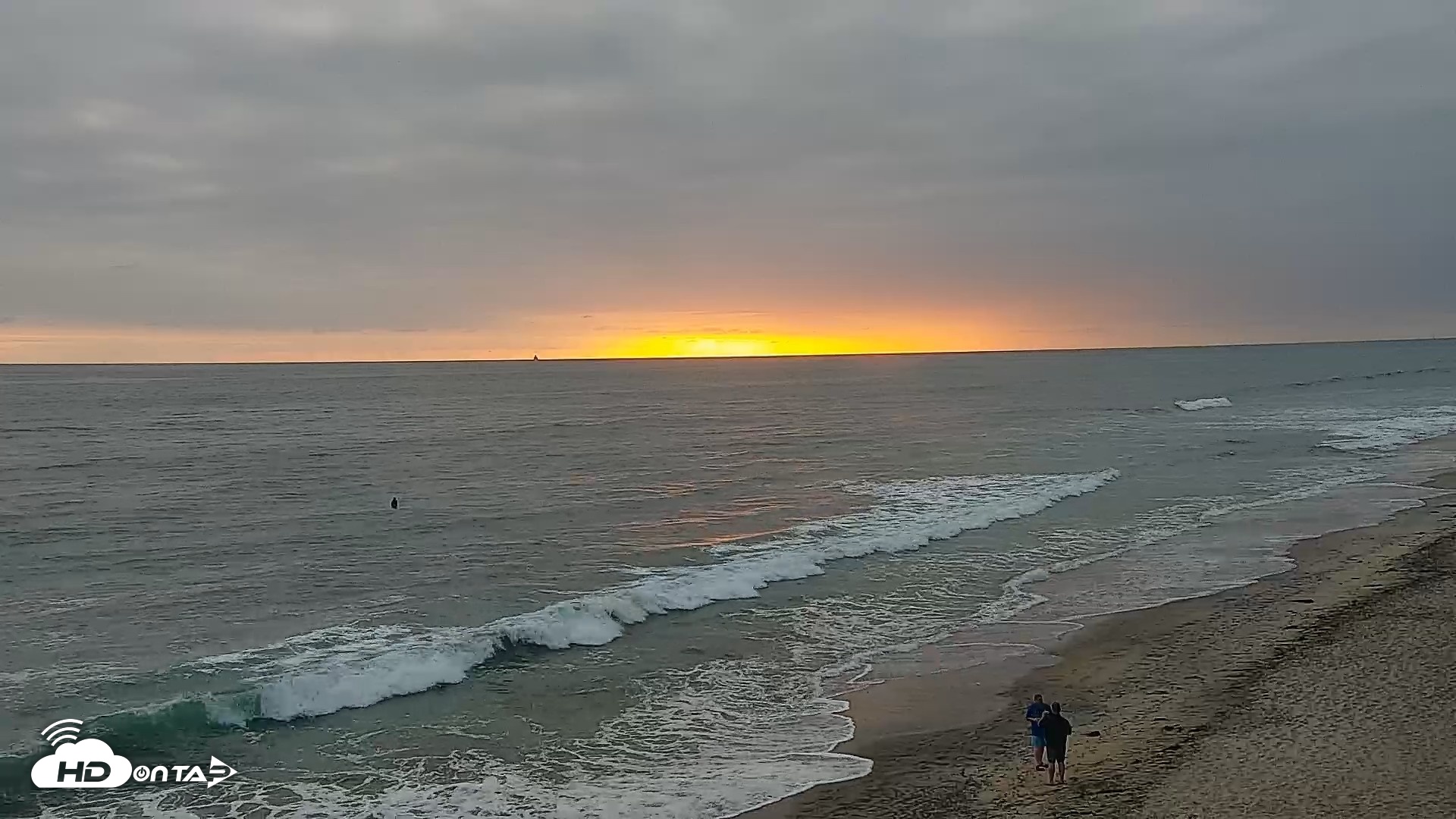 Snapshot of Carlsbad Beach Surf Live Webcam taken May 12, 2026, 7:24pm PDT