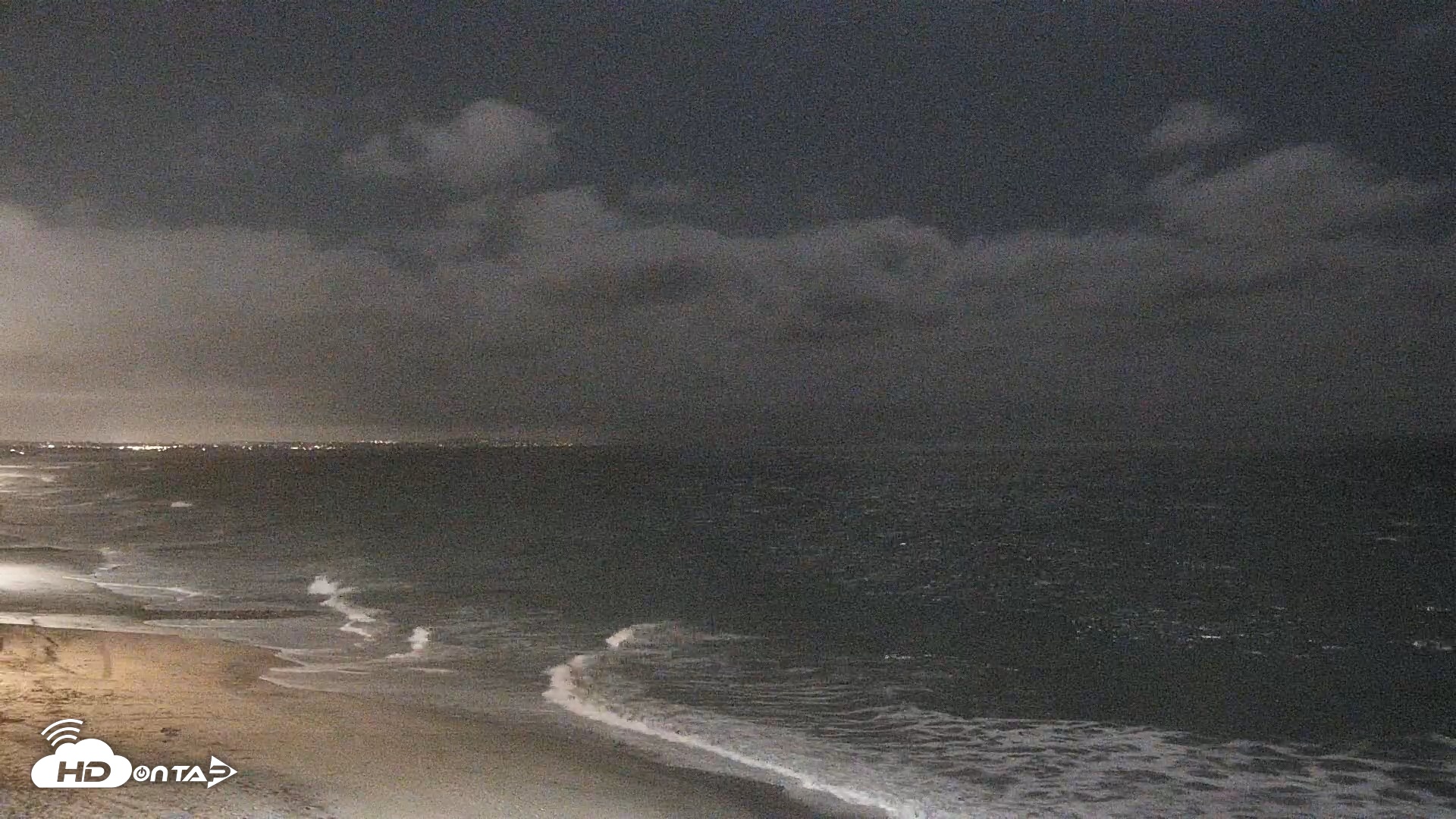 Snapshot of Carlsbad Beach Surf Live Webcam taken Sep 22, 2026, 10:20pm PDT
