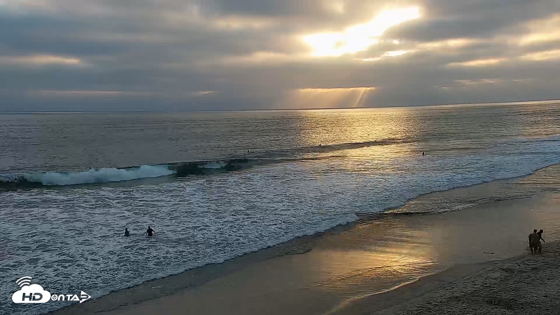 Snapshot of Carlsbad Beach Surf Live Webcam taken May 9, 2026, 7:06pm PDT