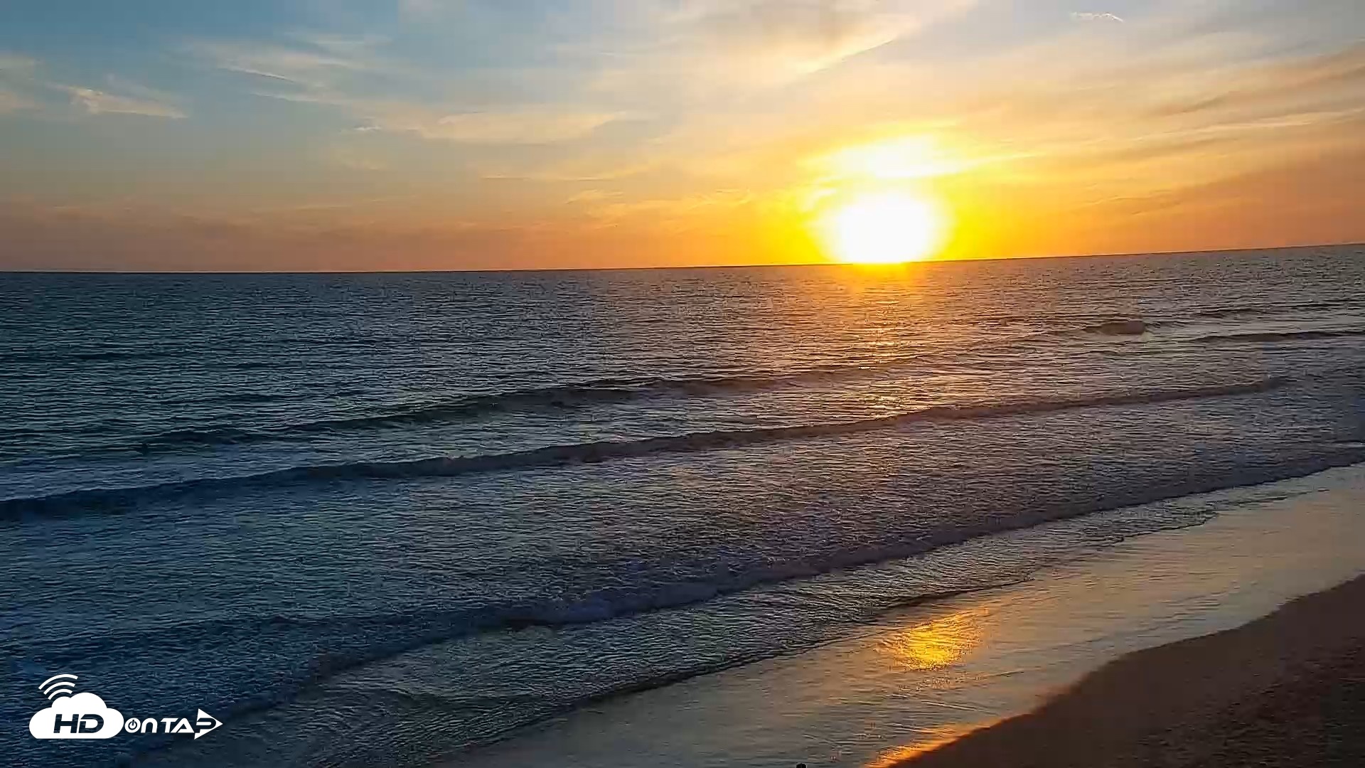 Snapshot of Carlsbad Beach Surf Live Webcam taken Apr 23, 2026, 7:24pm PDT