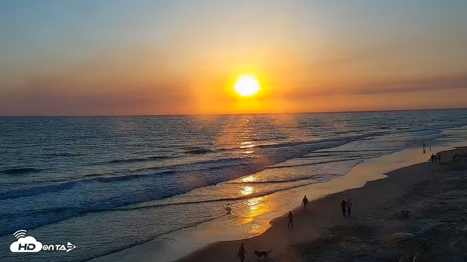 Snapshot of Carlsbad Beach Surf Live Webcam taken May 19, 2026, 7:27pm PDT