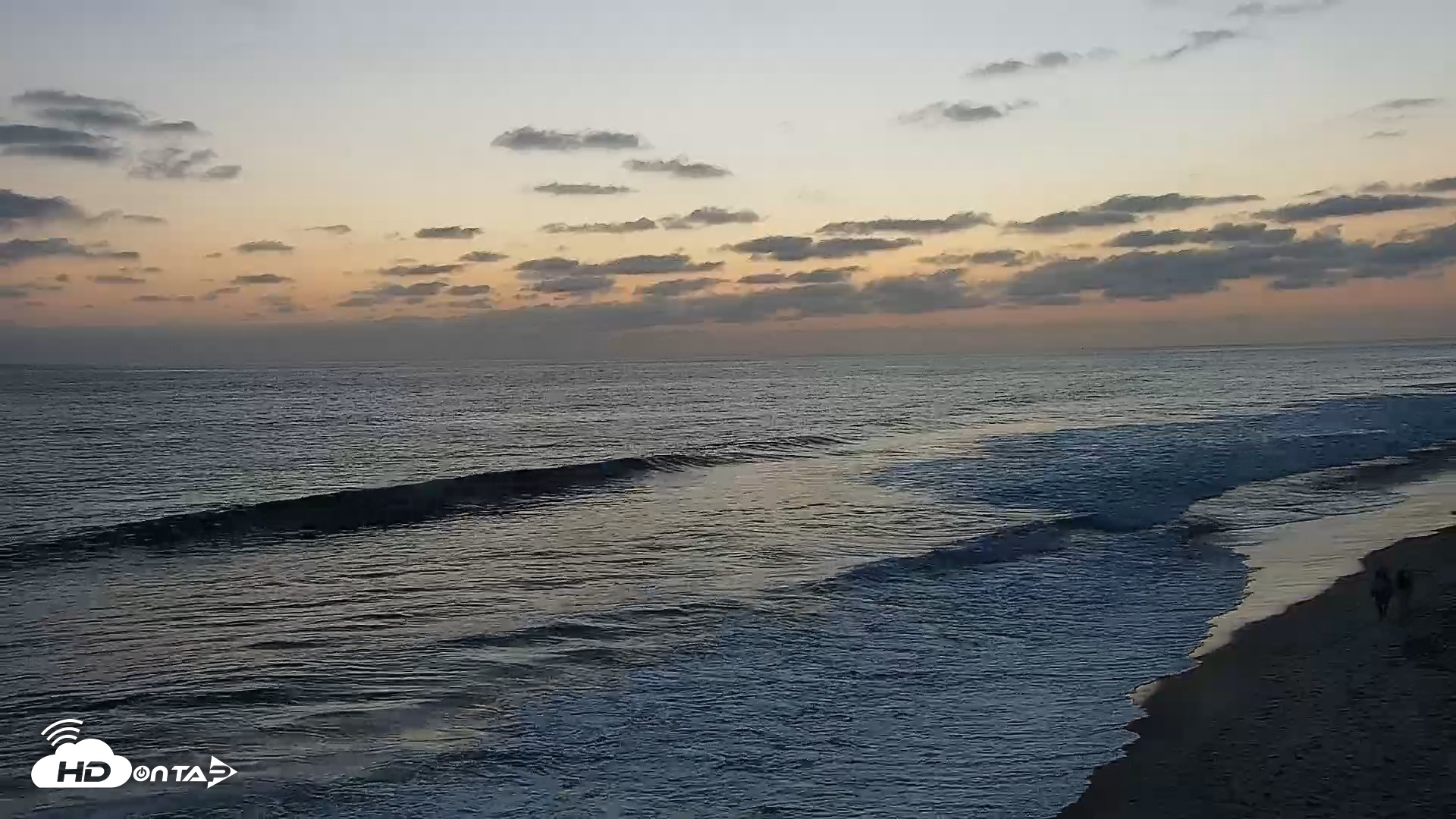 Snapshot of Carlsbad Beach Surf Live Webcam taken May 14, 2026, 7:56pm PDT