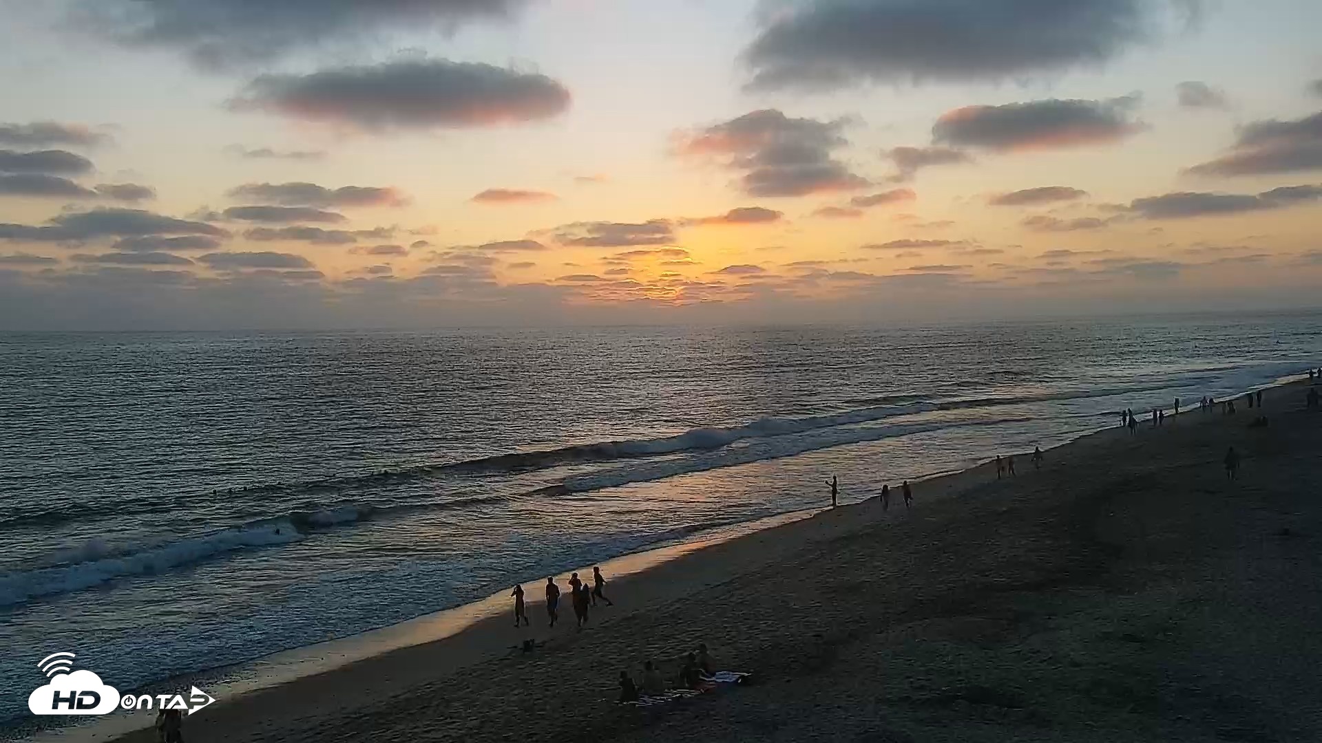 Snapshot of Carlsbad Beach Surf Live Webcam taken Aug 3, 2026, 7:47pm PDT