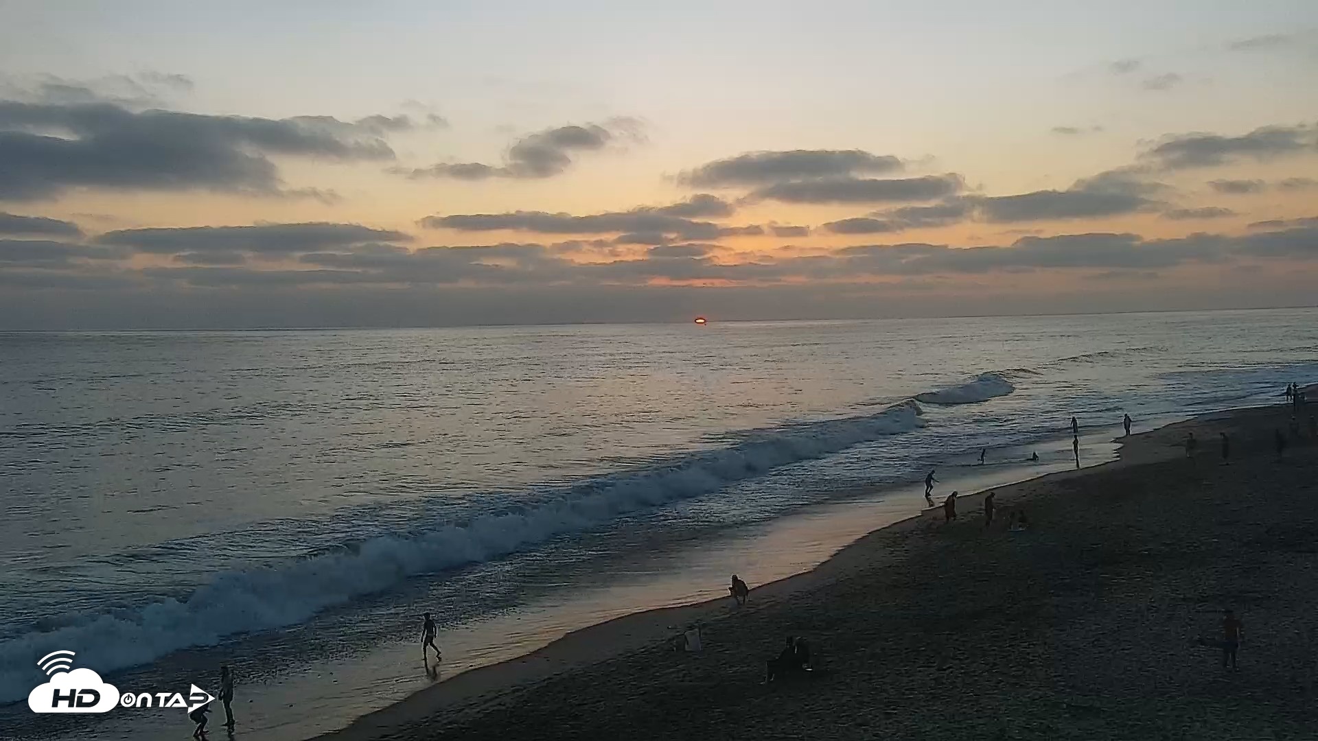 Snapshot of Carlsbad Beach Surf Live Webcam taken Jul 31, 2026, 7:50pm PDT