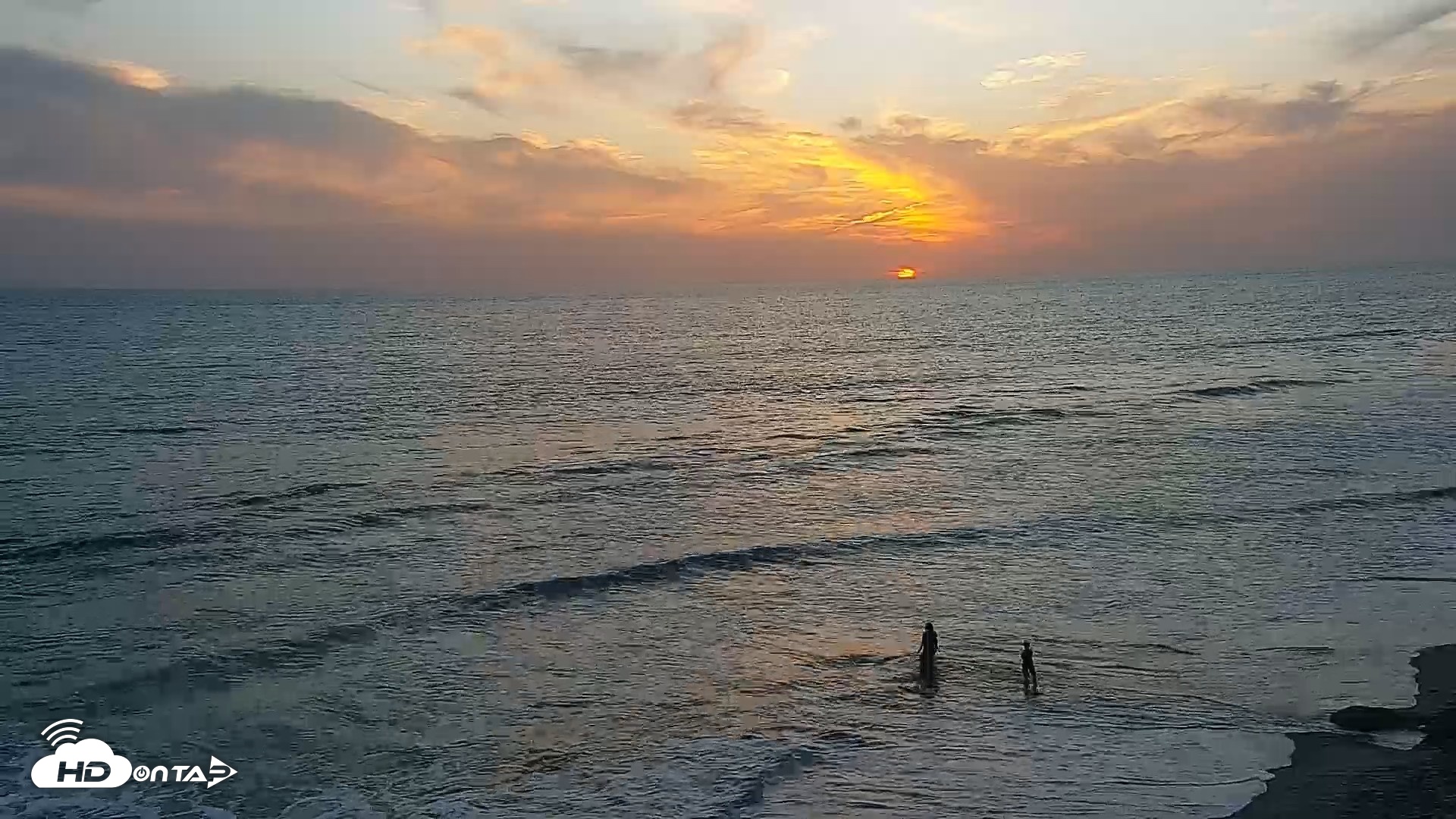 Snapshot of Carlsbad Beach Surf Live Webcam taken Apr 18, 2026, 7:21pm PDT