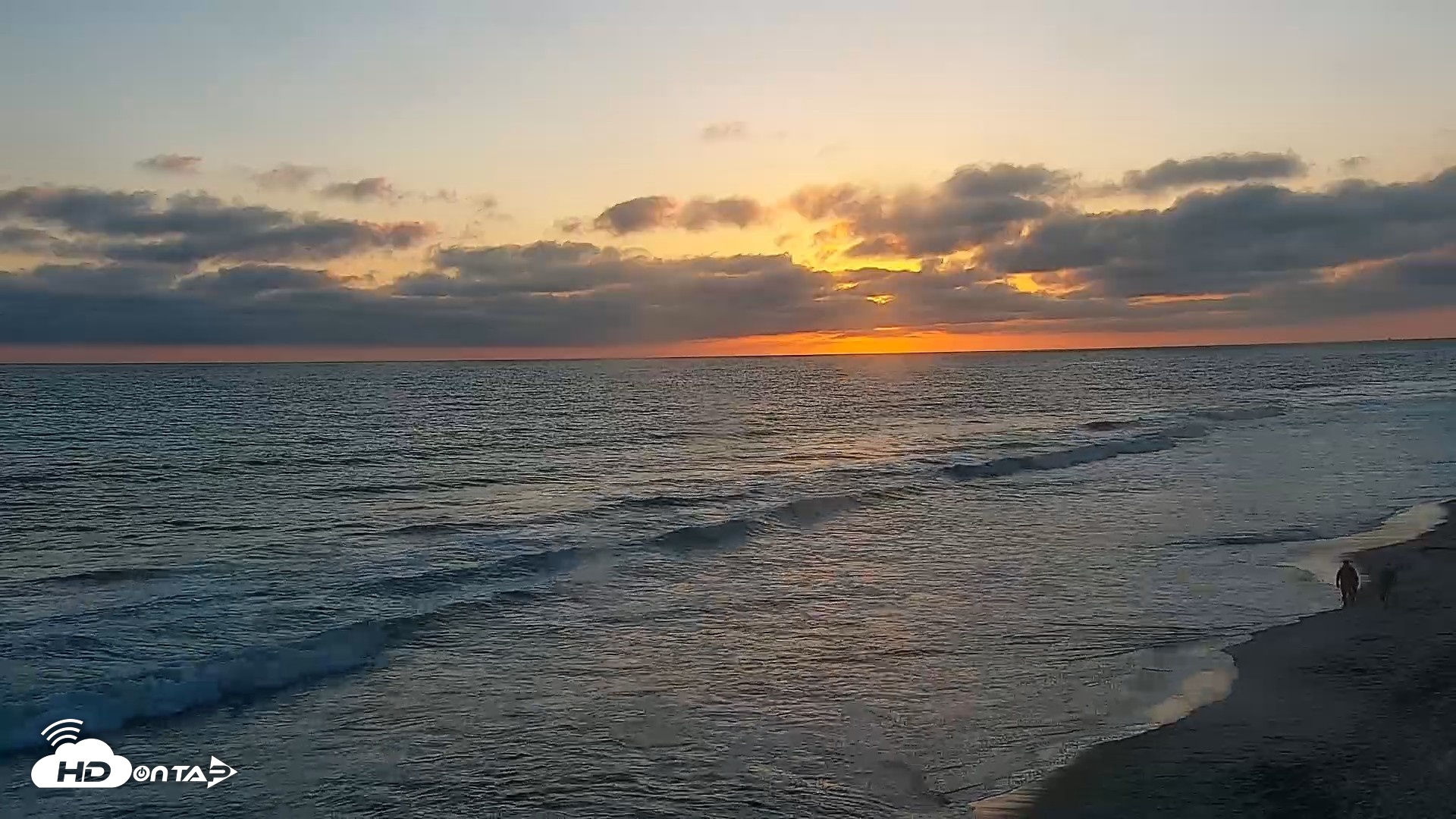 Snapshot of Carlsbad Beach Surf Live Webcam taken May 30, 2026, 7:45pm PDT