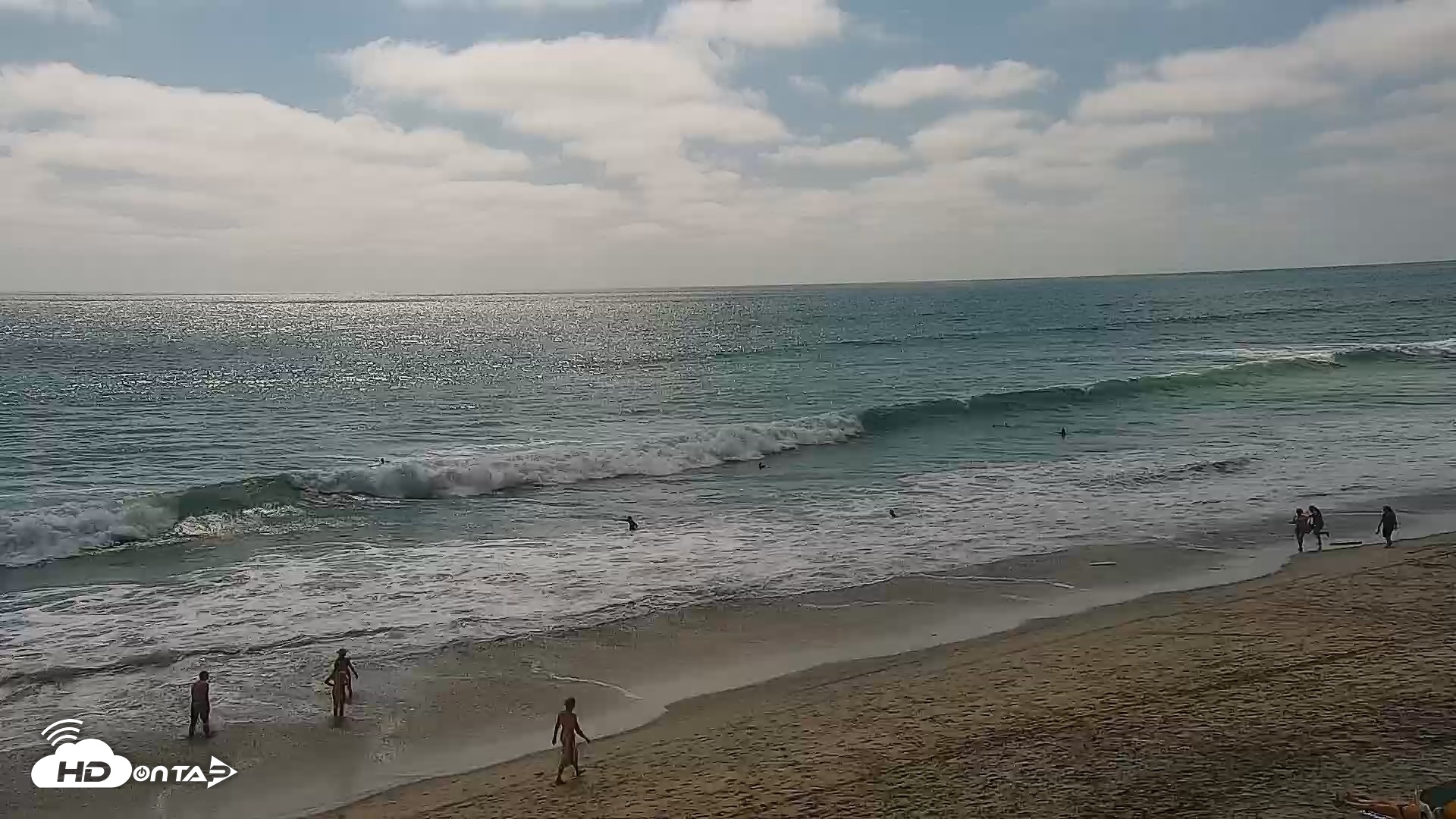 Snapshot of Carlsbad Beach Surf Live Webcam taken Aug 12, 2026, 3:52pm PDT