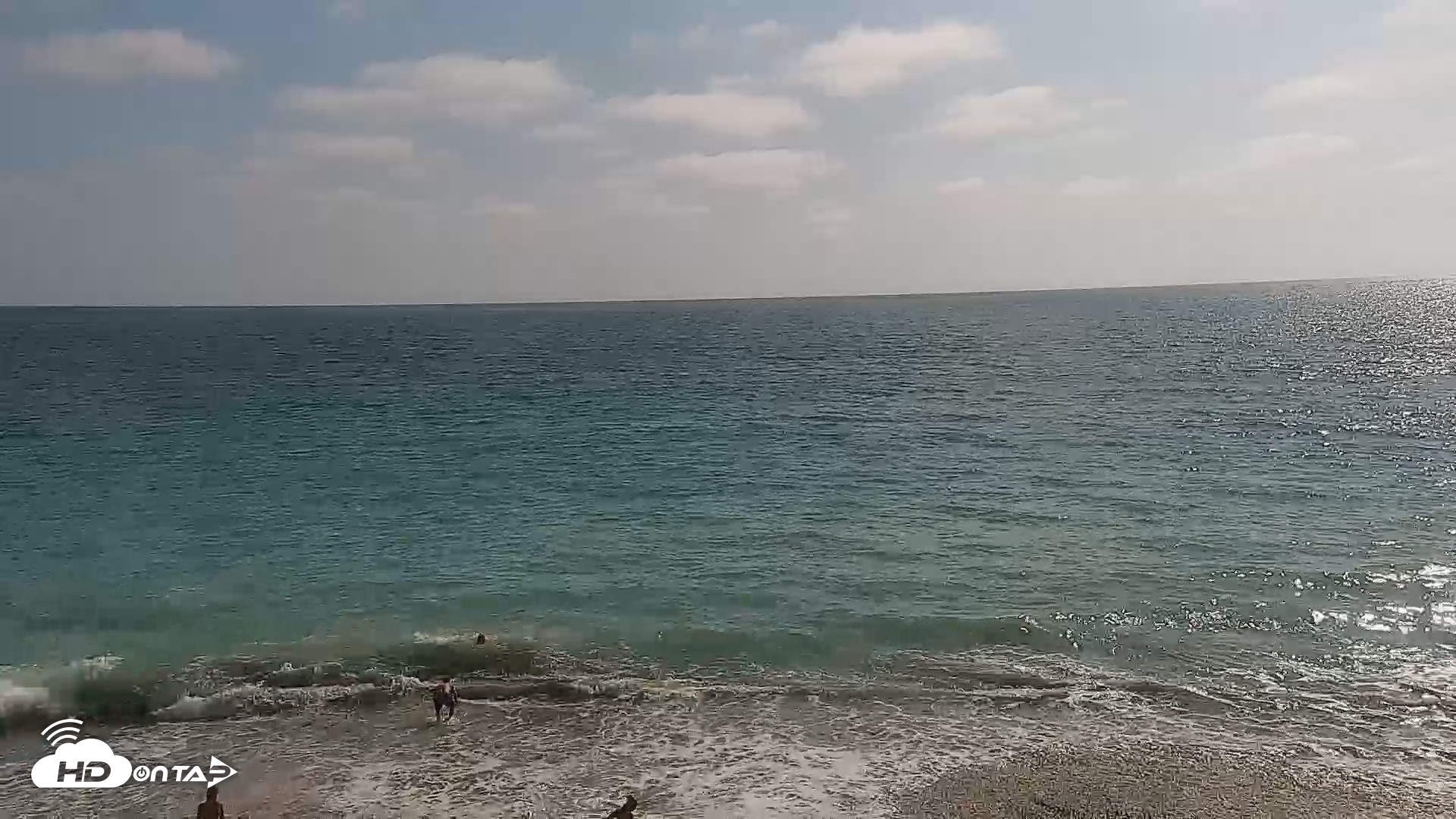 Snapshot of Carlsbad Beach Surf Live Webcam taken Aug 6, 2026, 4:46pm PDT