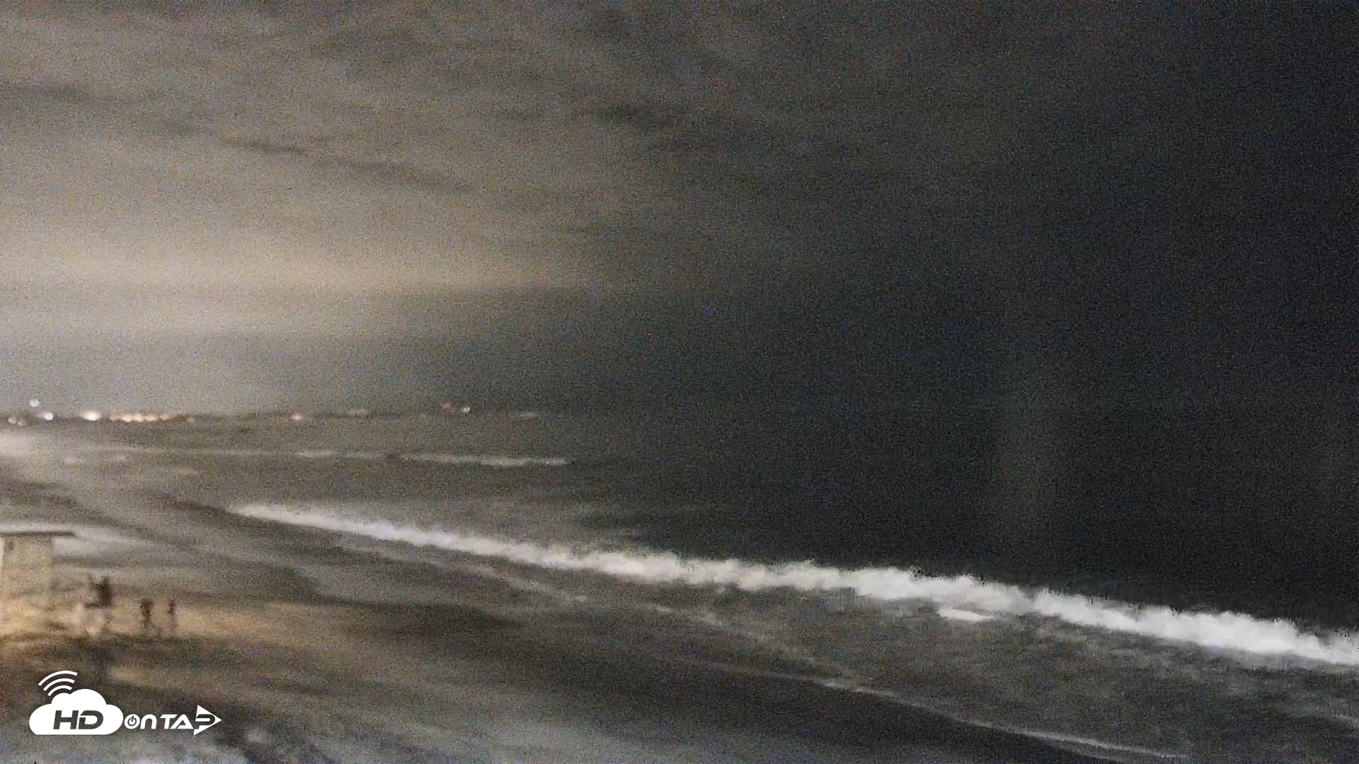 Snapshot of Carlsbad Beach Surf Live Webcam taken Sep 5, 2026, 11:42pm PDT