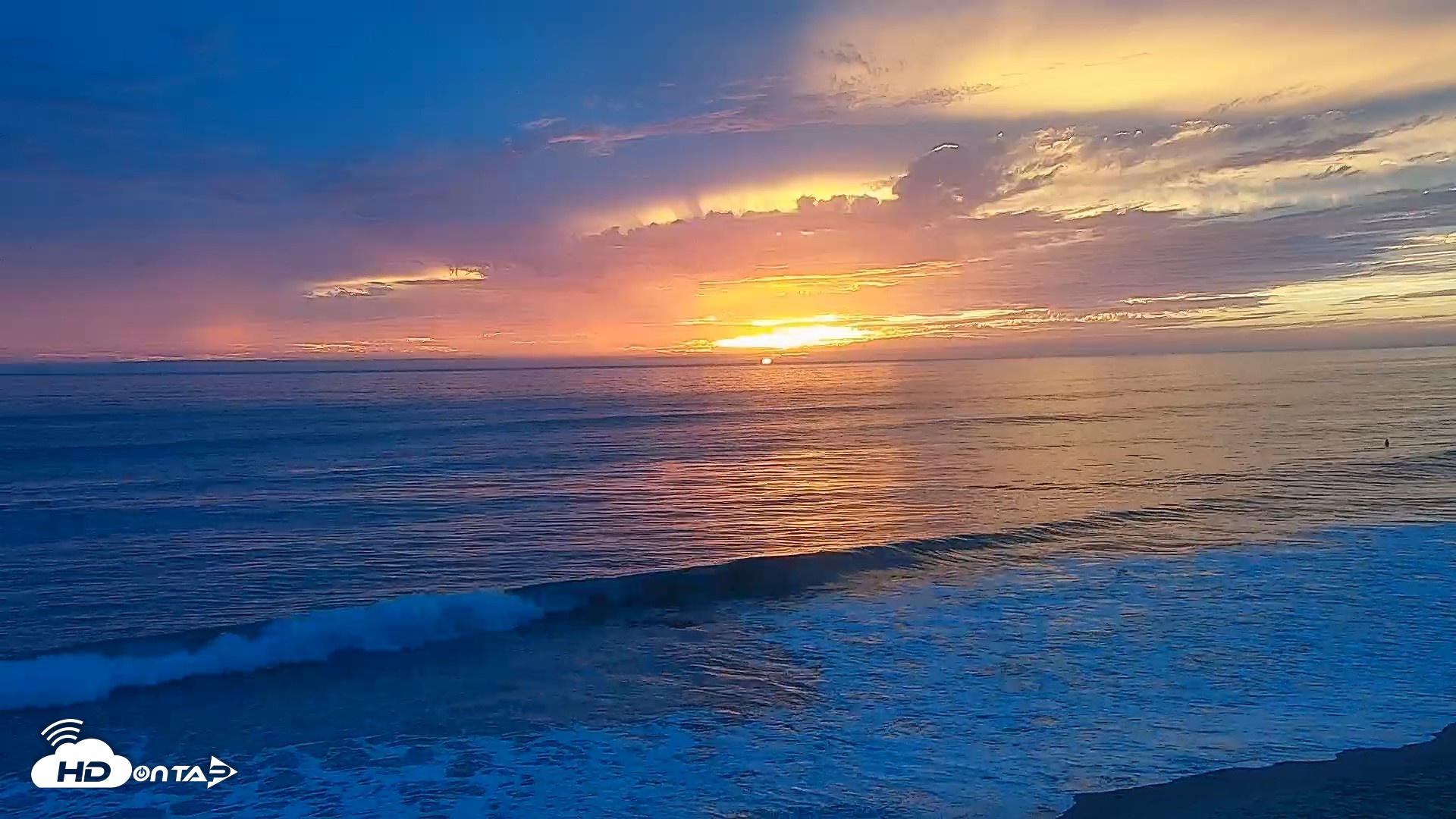 Snapshot of Carlsbad Beach Surf Live Webcam taken Sep 27, 2026, 6:44pm PDT