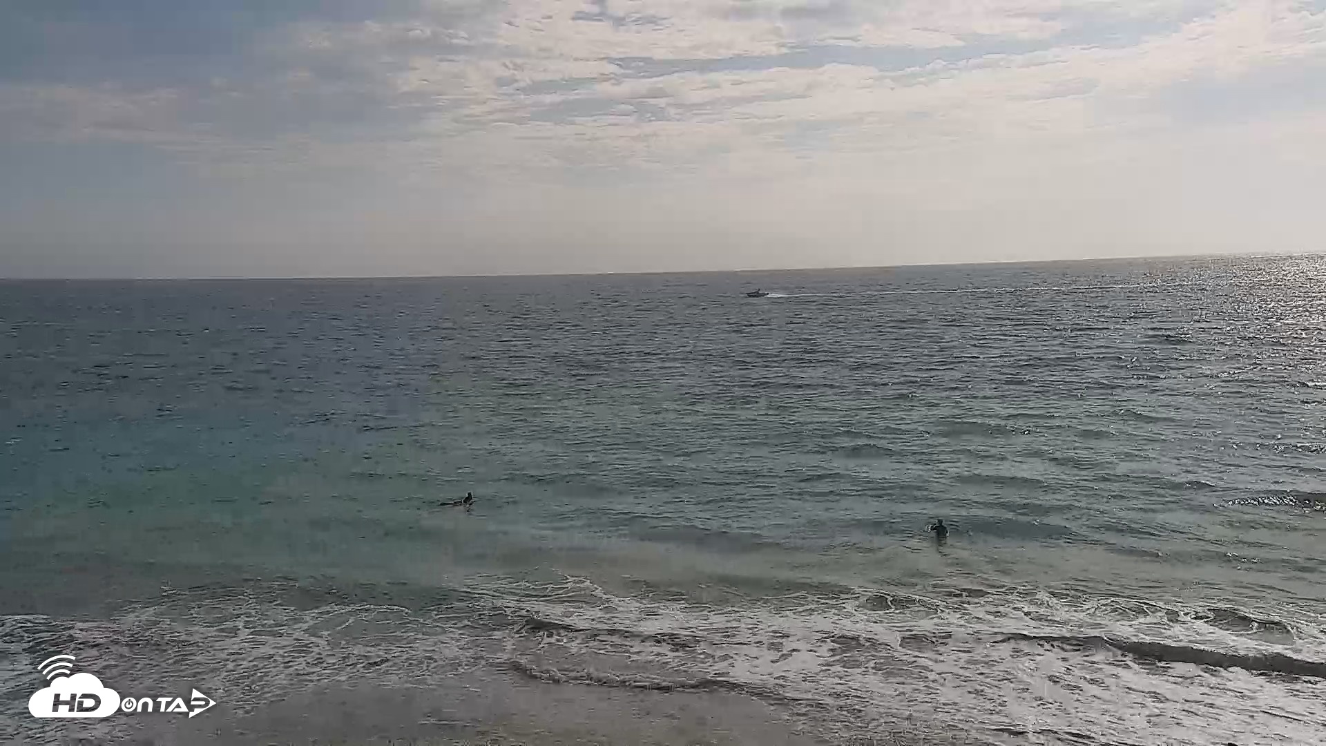 Snapshot of Carlsbad Beach Surf Live Webcam taken Aug 5, 2026, 4:52pm PDT