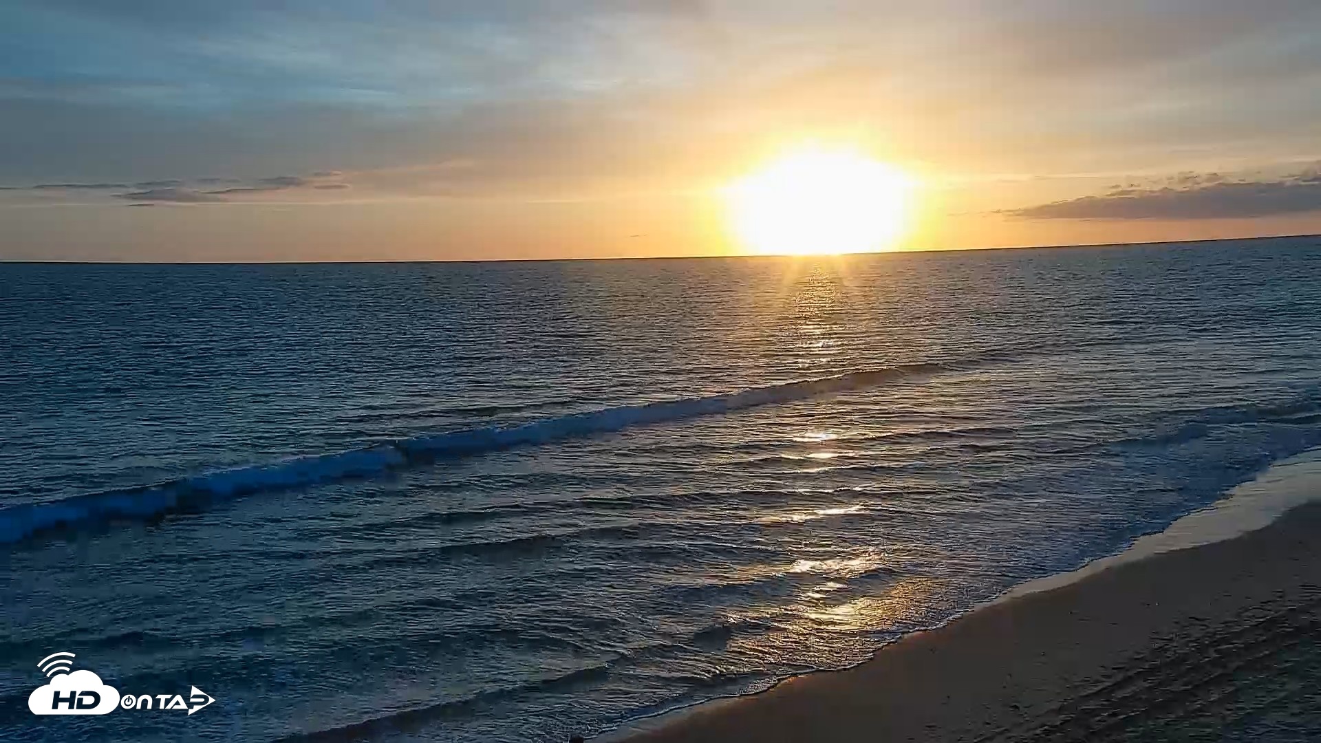 Snapshot of Carlsbad Beach Surf Live Webcam taken Apr 20, 2026, 7:15pm PDT
